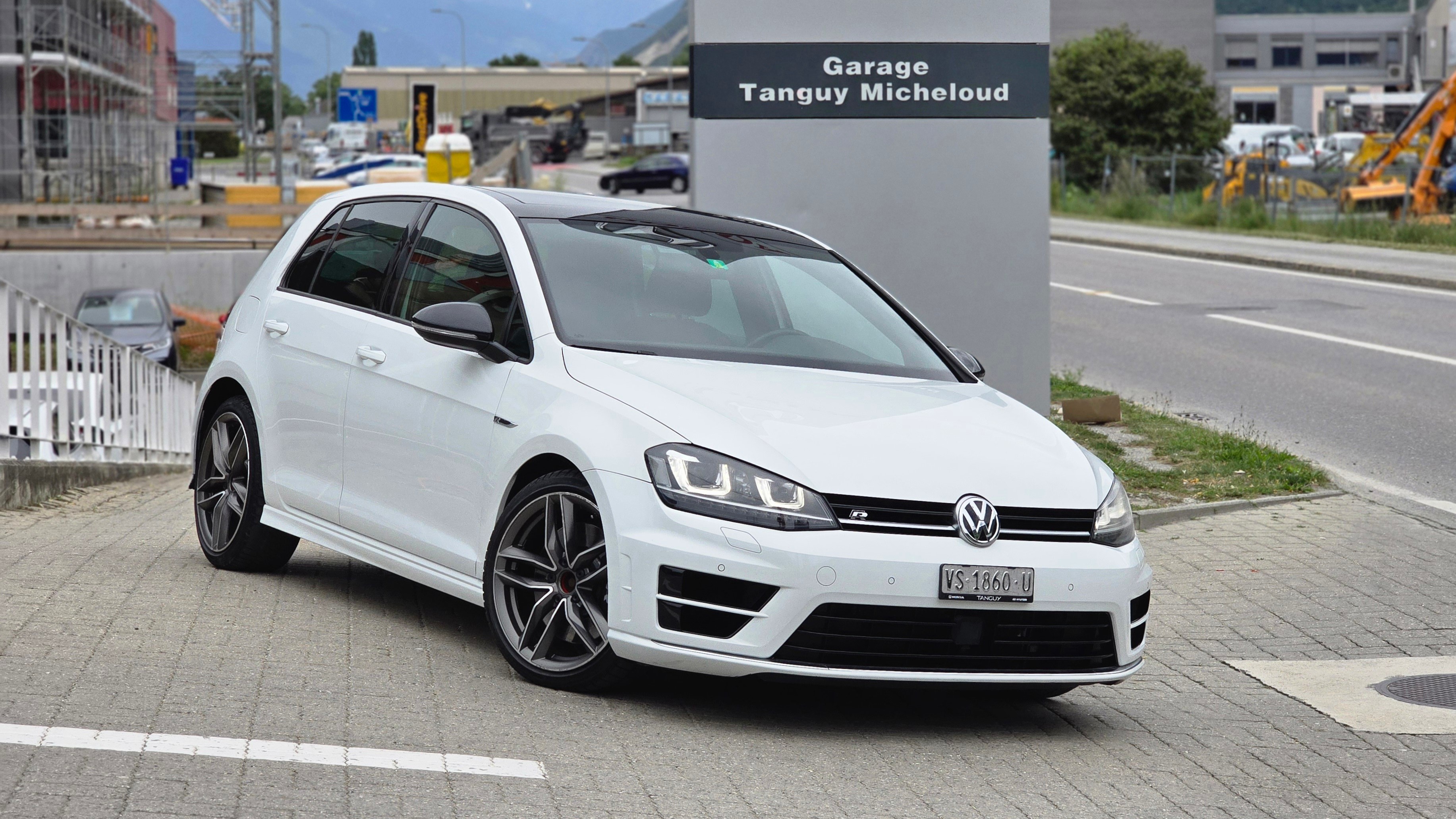 VW Golf 2.0 TSI R 4Motion