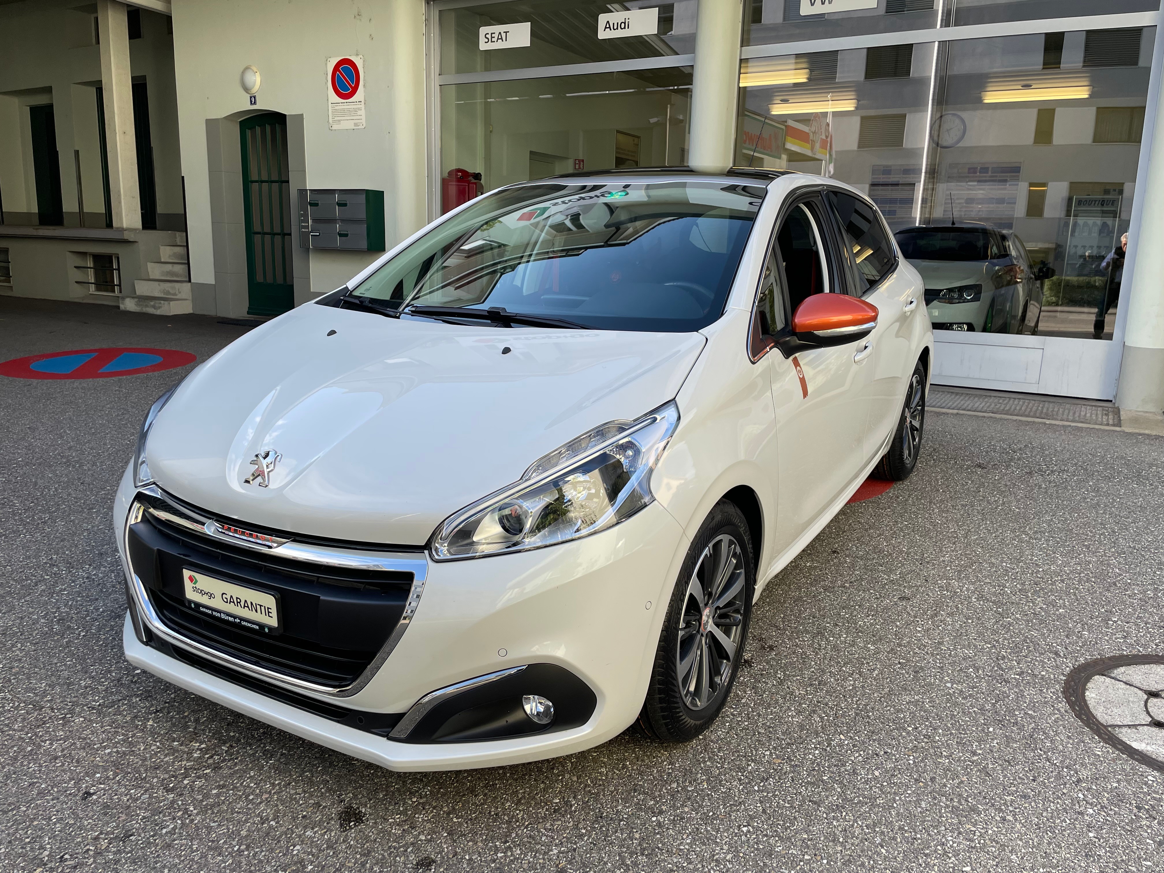 PEUGEOT 208 1.2 PureTech Roland Garros EAT6