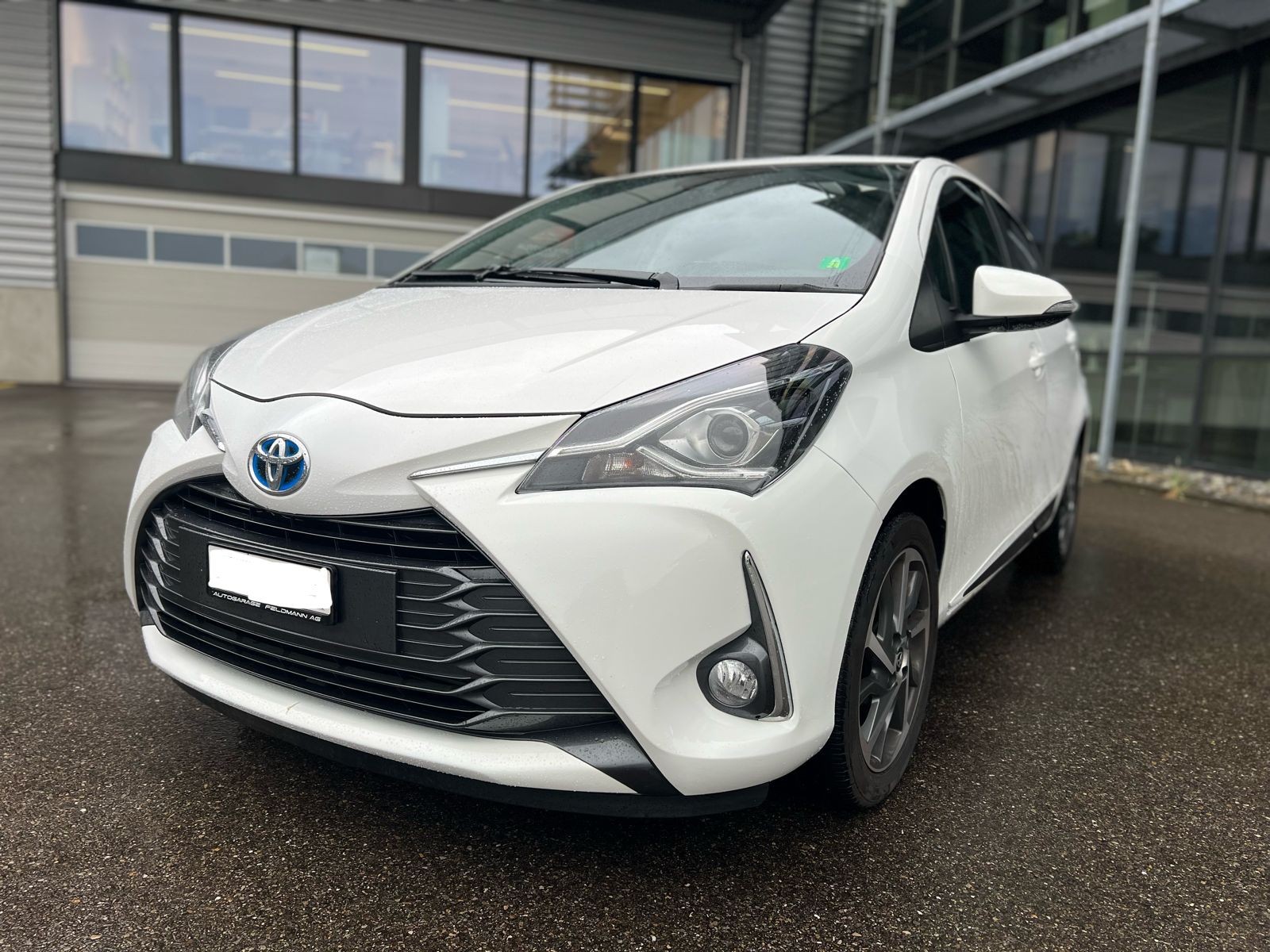 TOYOTA Yaris 1.5 VVT-i Hybrid Y20 e-CVT