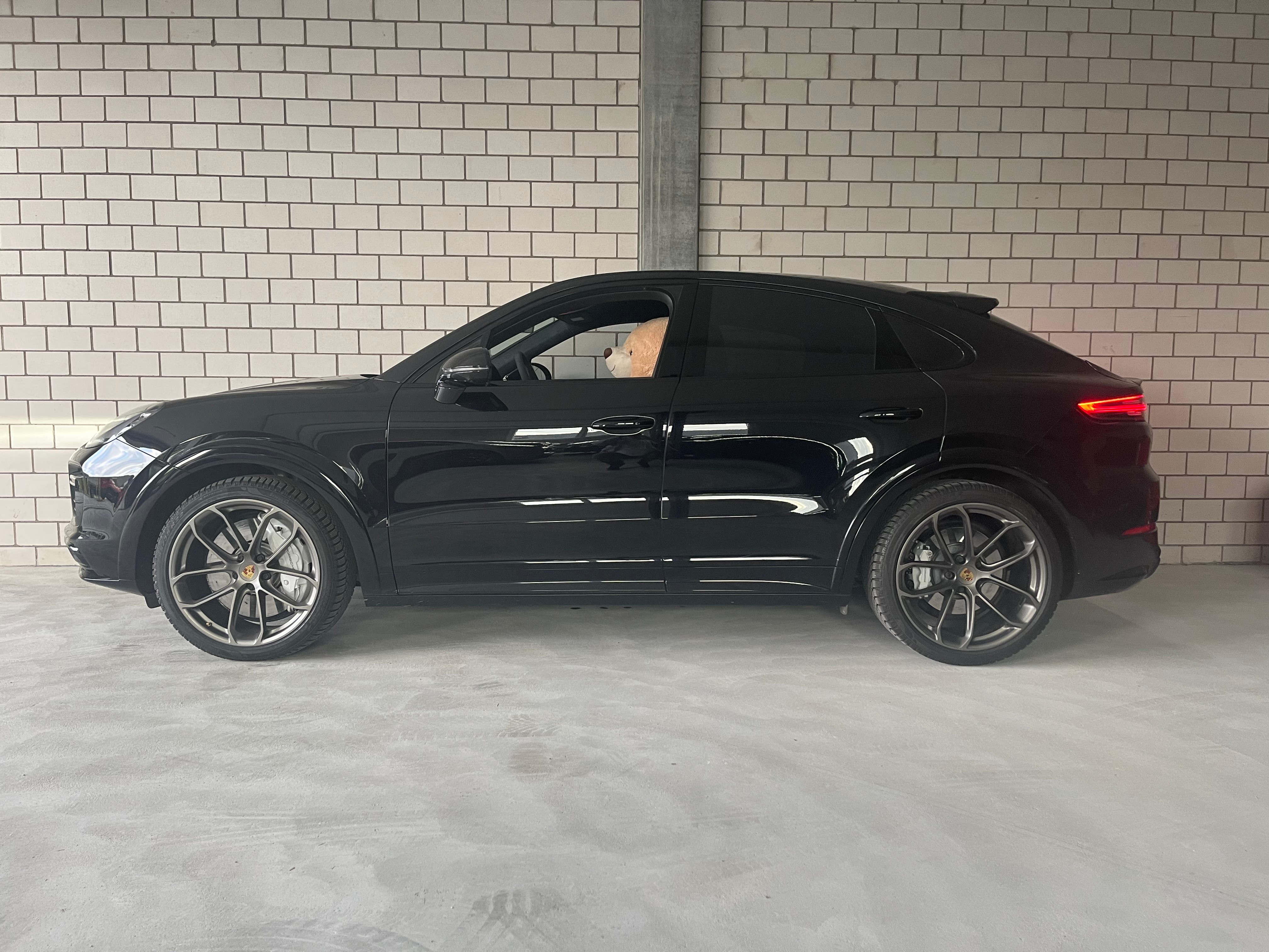 PORSCHE Cayenne Turbo Coupé mit Leichtbau Sport-Paket