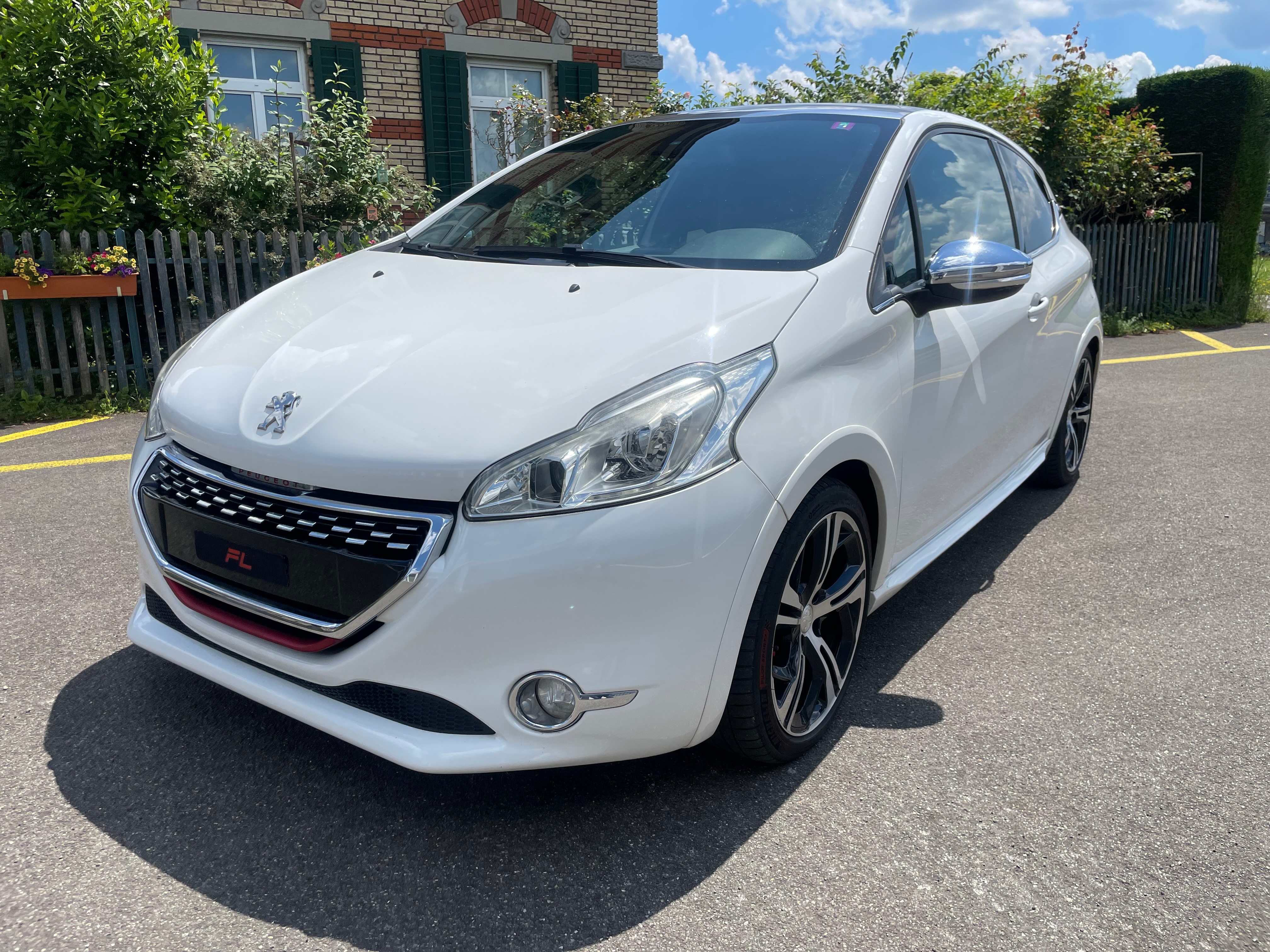 PEUGEOT 208 1.6 Turbo GTi