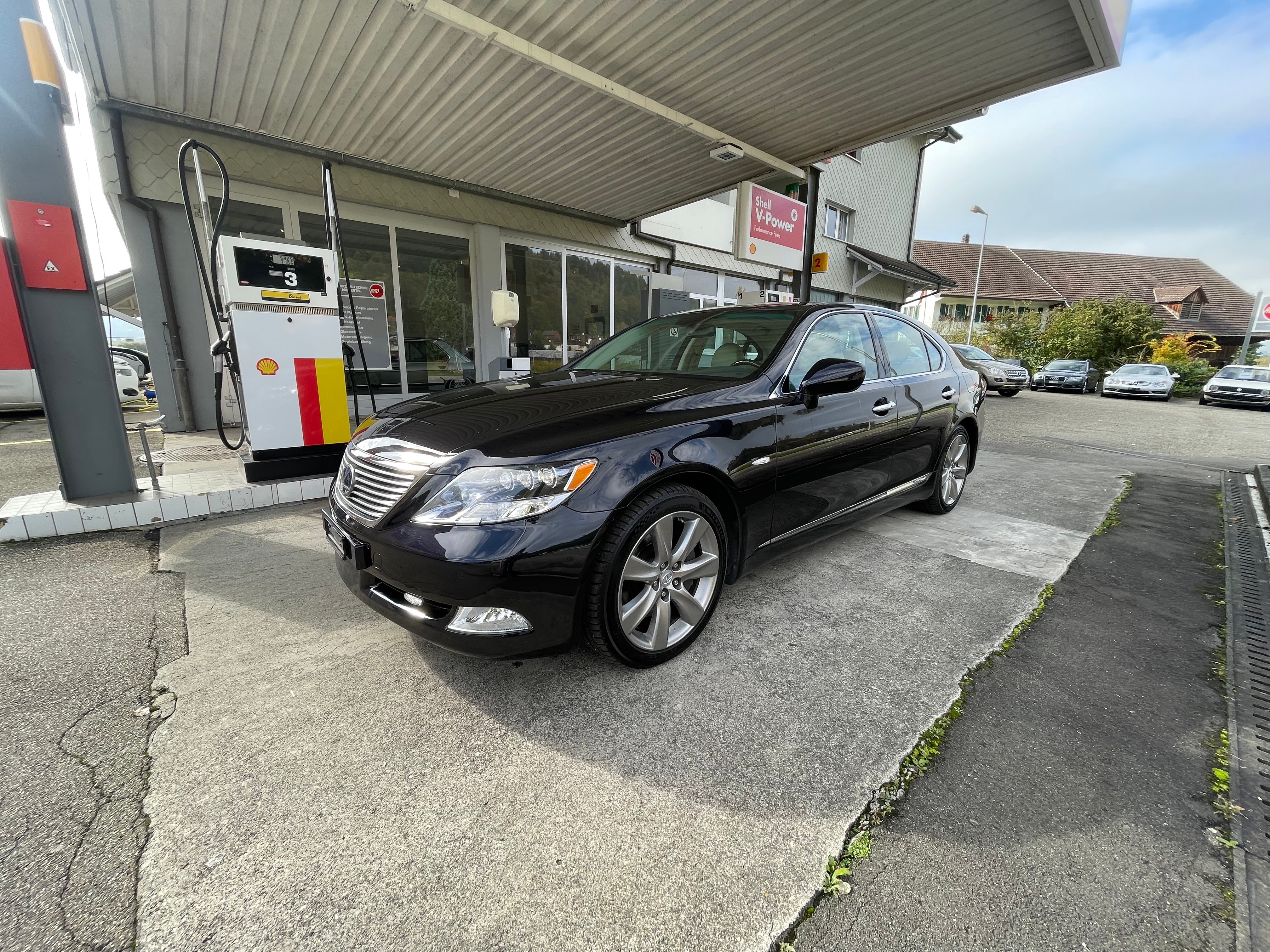 LEXUS LS 600h 5.0 V8 AWD Automatic