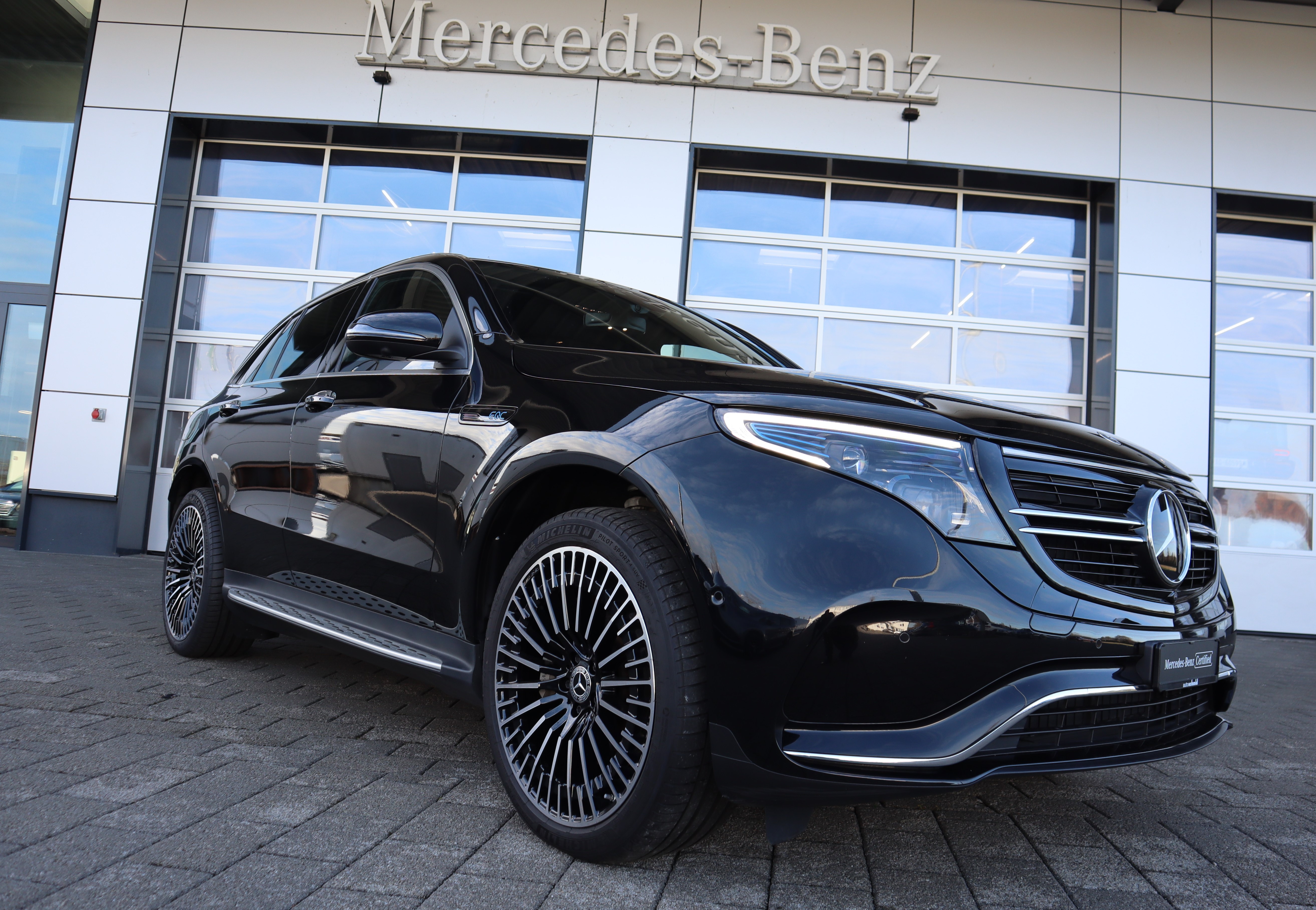 MERCEDES-BENZ EQC 400 AMG Line 4Matic