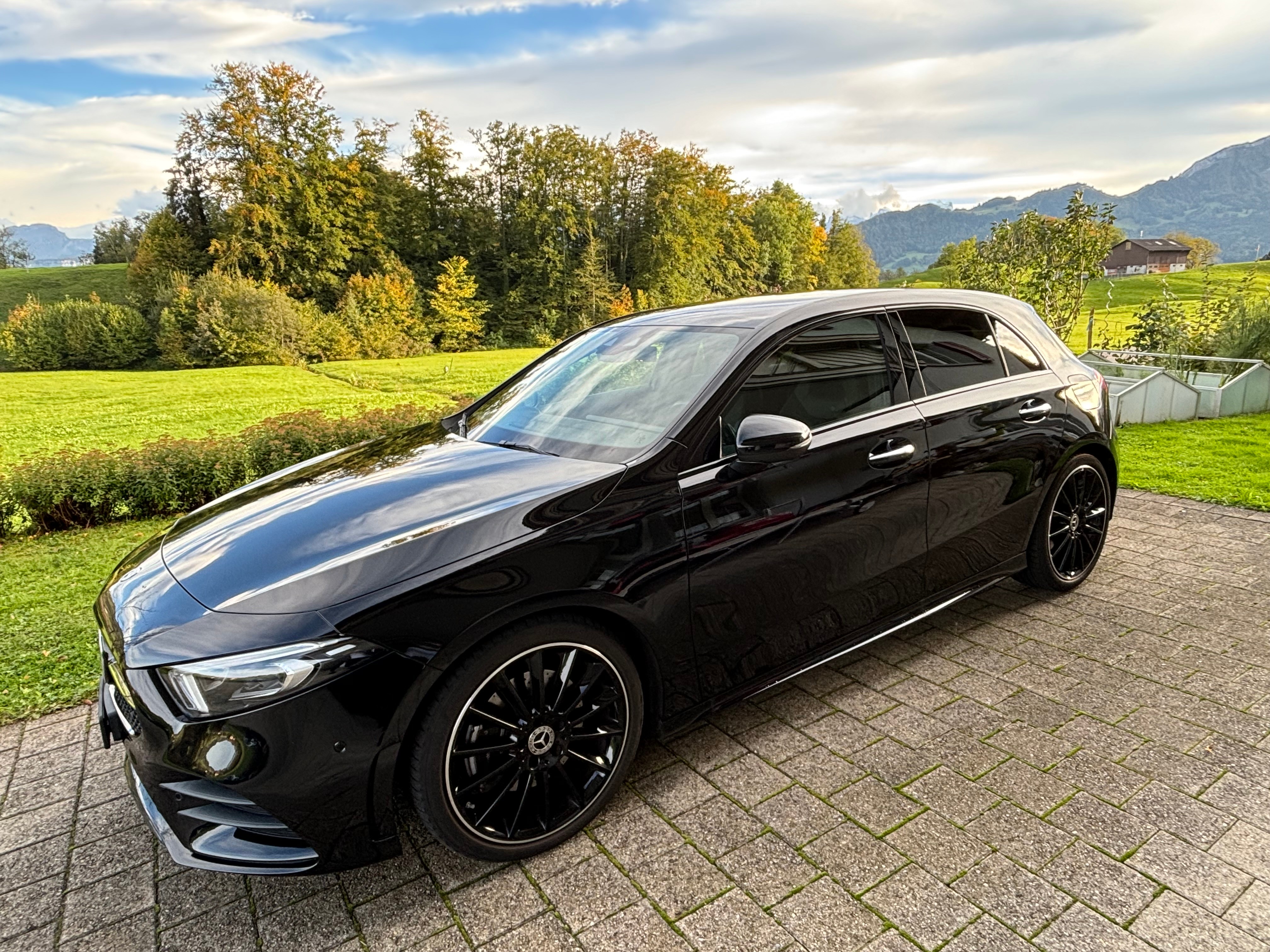 MERCEDES-BENZ A 220 AMG Line 7G-DCT 4Matic