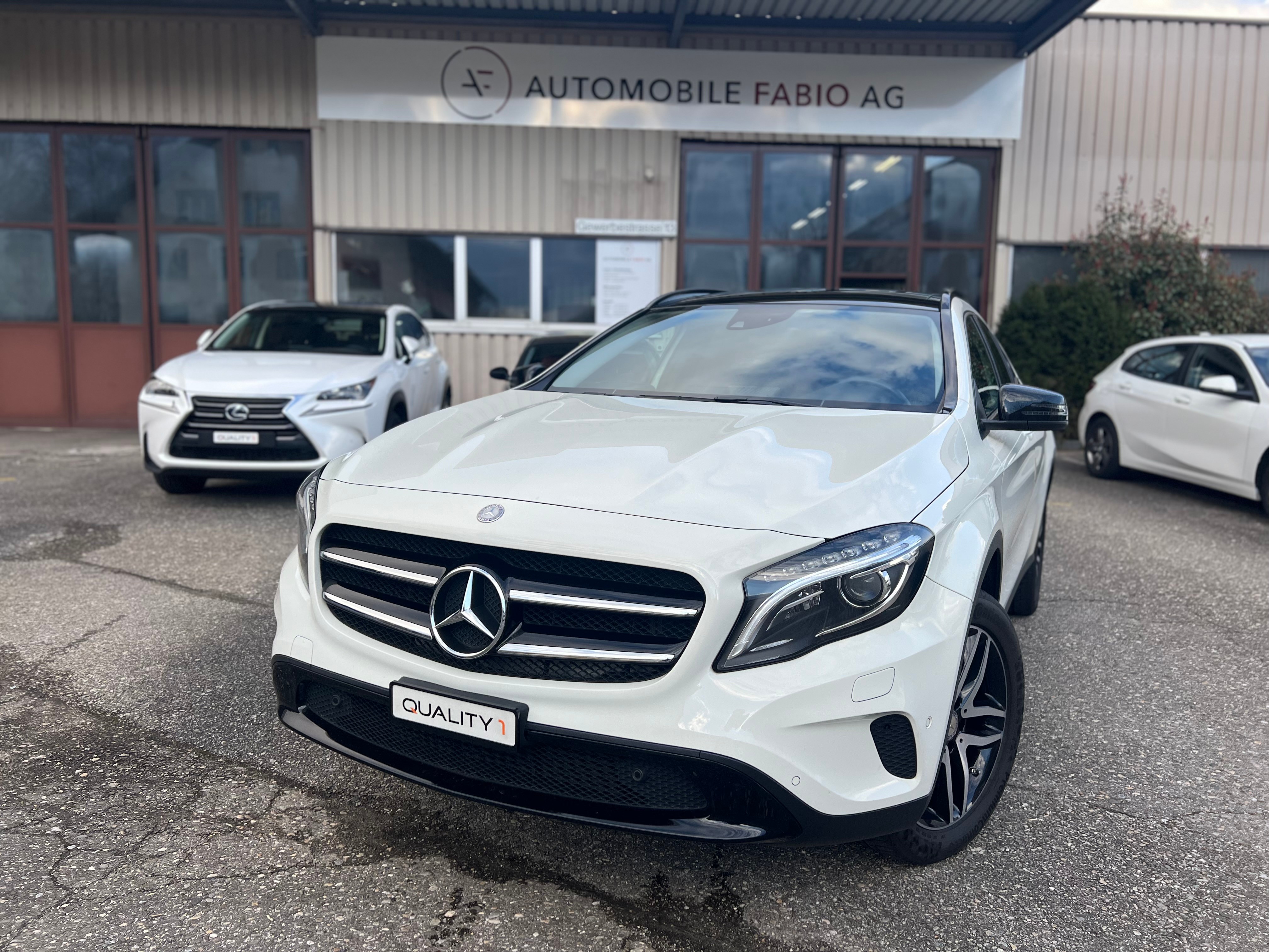 MERCEDES-BENZ GLA 250 Urban 7G-DCT