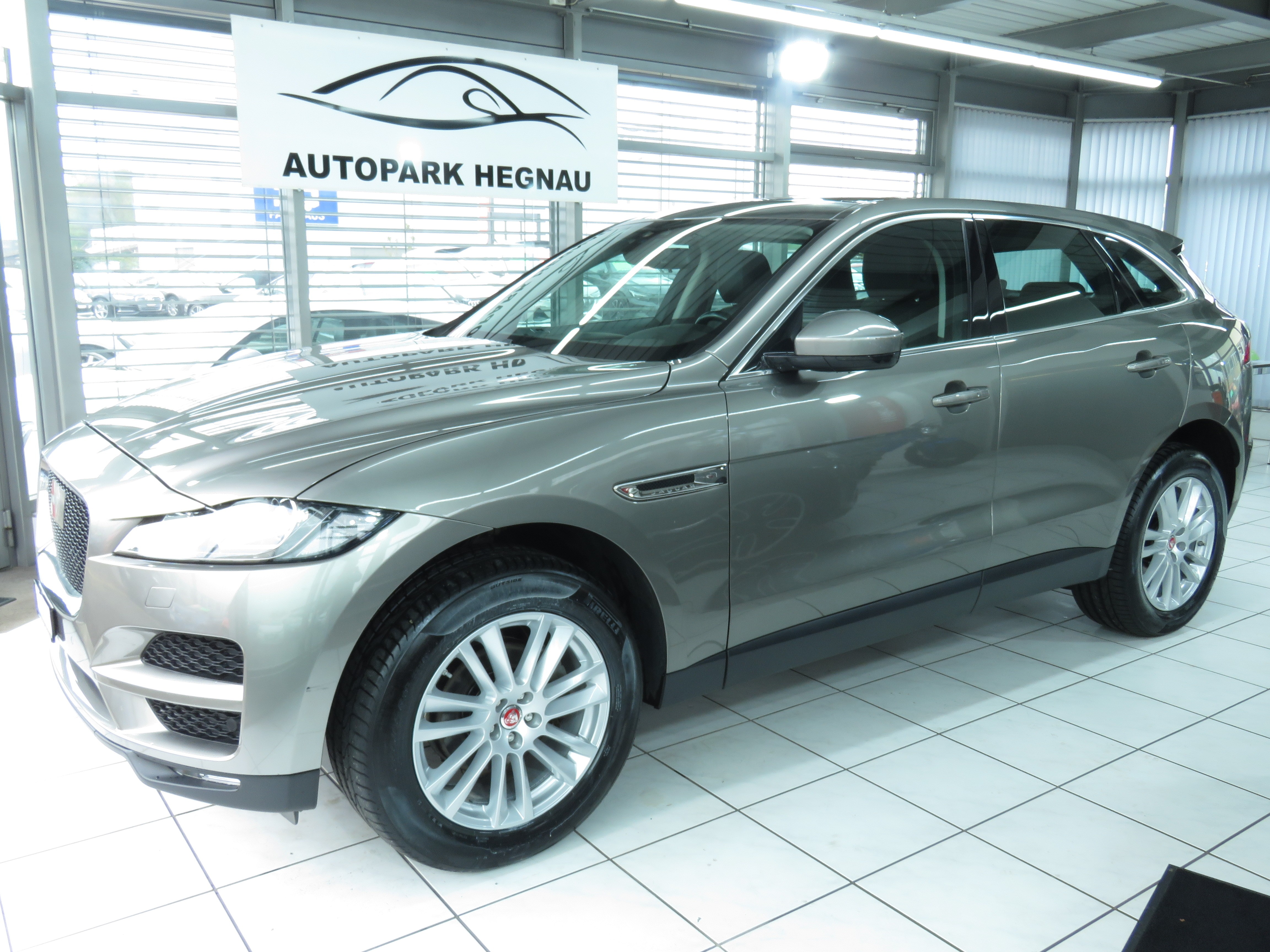 JAGUAR F-Pace 2.0d Portfolio AWD Automat (AHK 2.4 t)