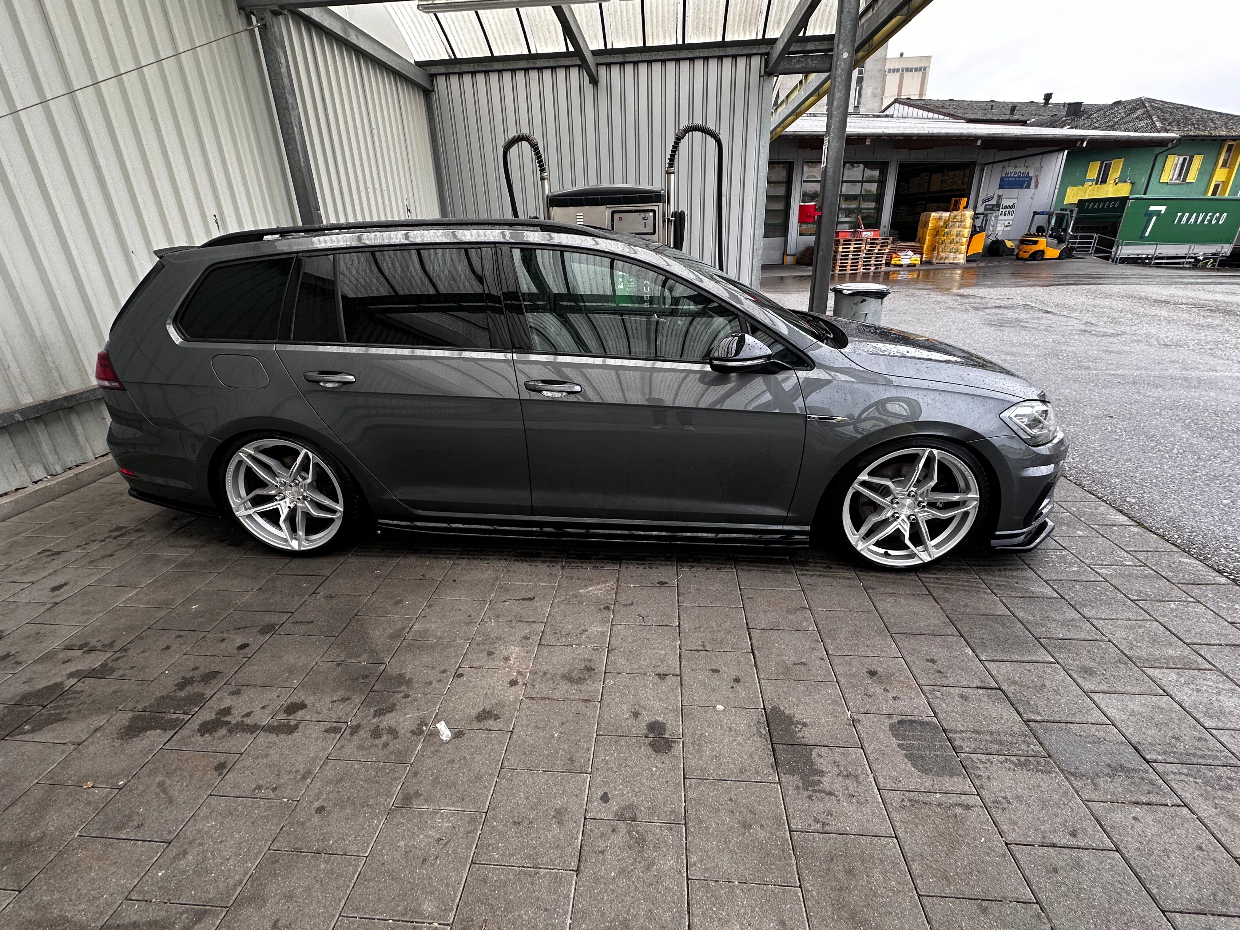 VW Golf Variant 2.0 TSI R 4Motion DSG