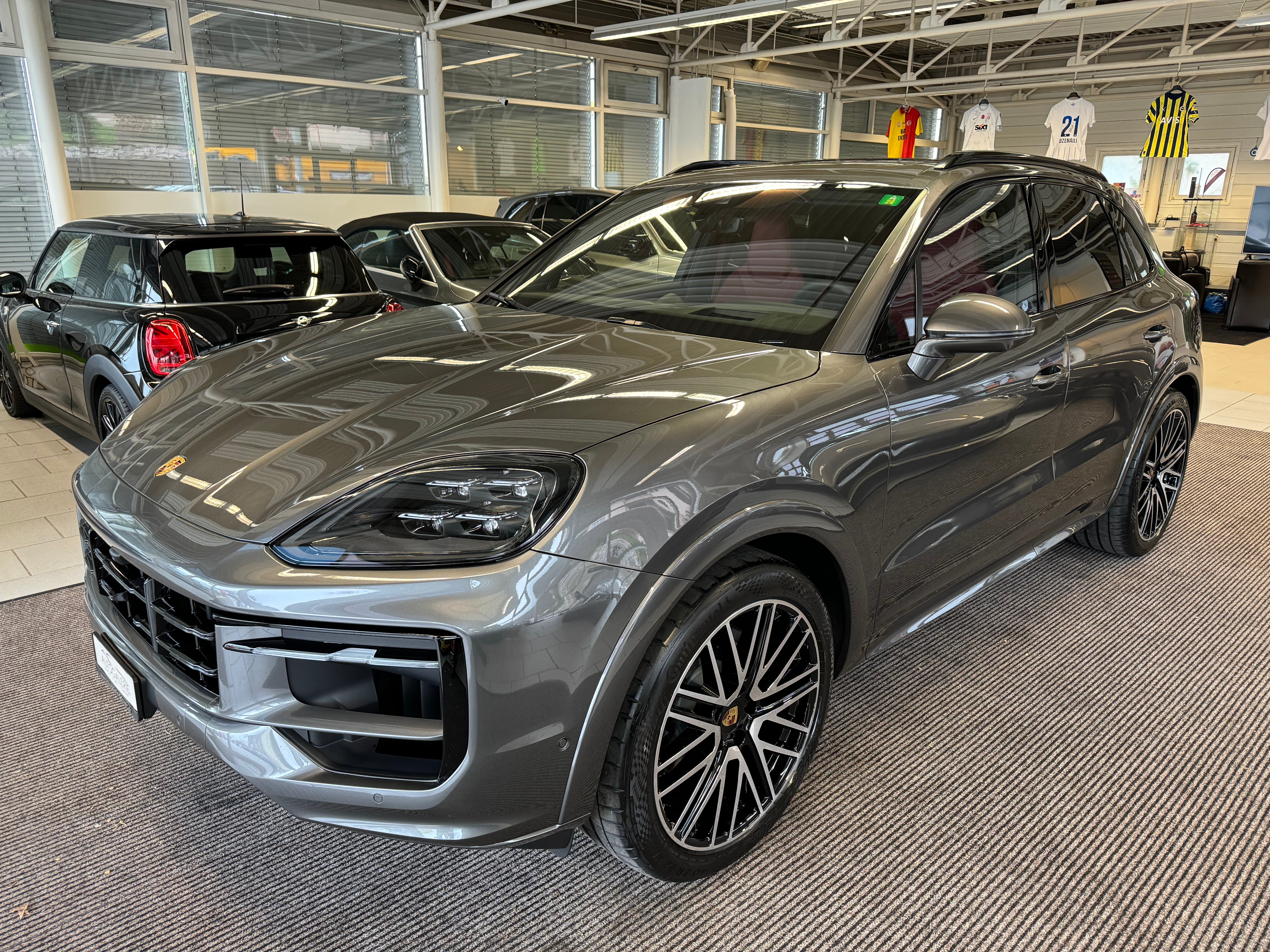 PORSCHE Cayenne Tiptronic | Beifahrer Display | CH Swiss Package | NP: 166'500.- |