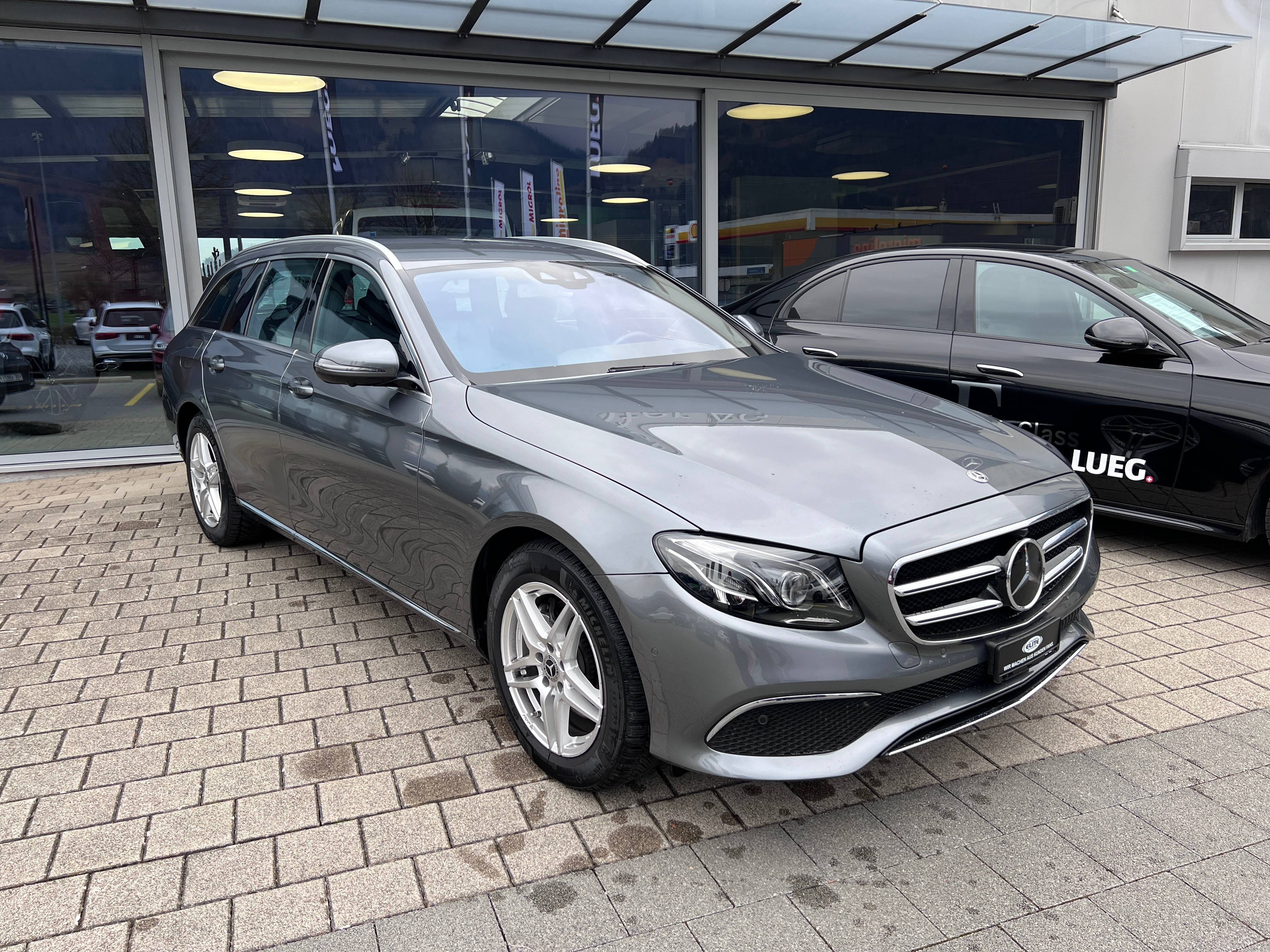 MERCEDES-BENZ E 220 d Swiss Star Avantgarde 4Matic 9G-Tronic