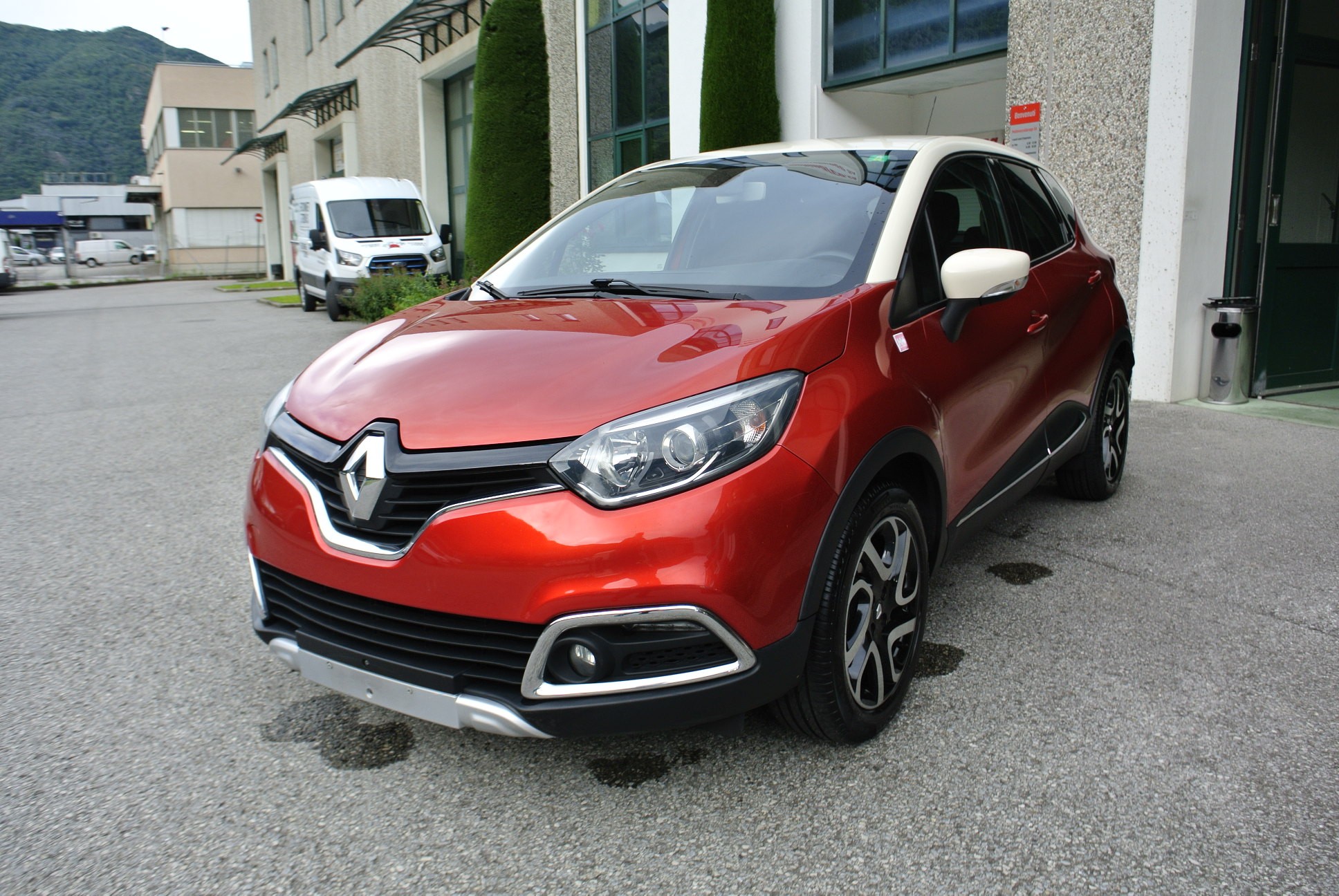 RENAULT Captur 1.2 T Helly Hansen EDC