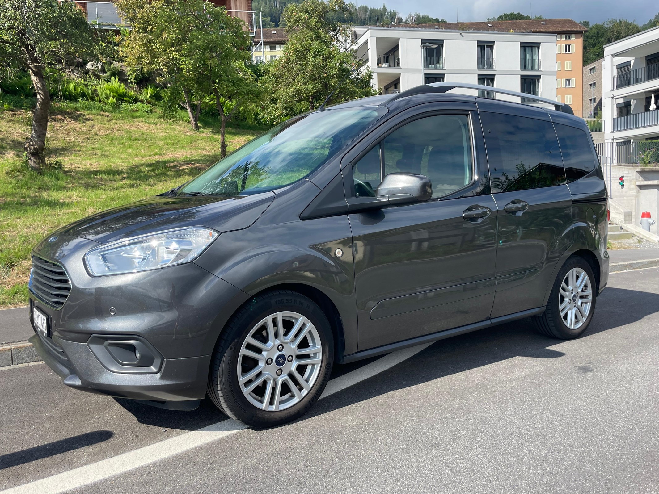 FORD Tourneo Courier 1.0 SCTi Titanium