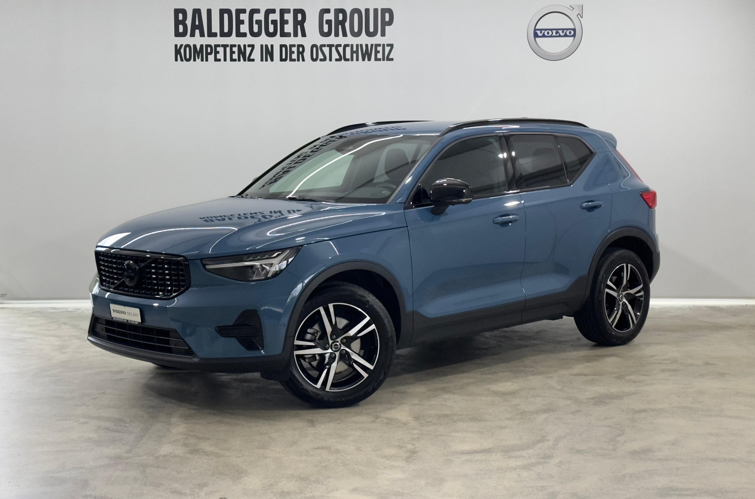 VOLVO XC40 2.0 B4 MH Plus Dark