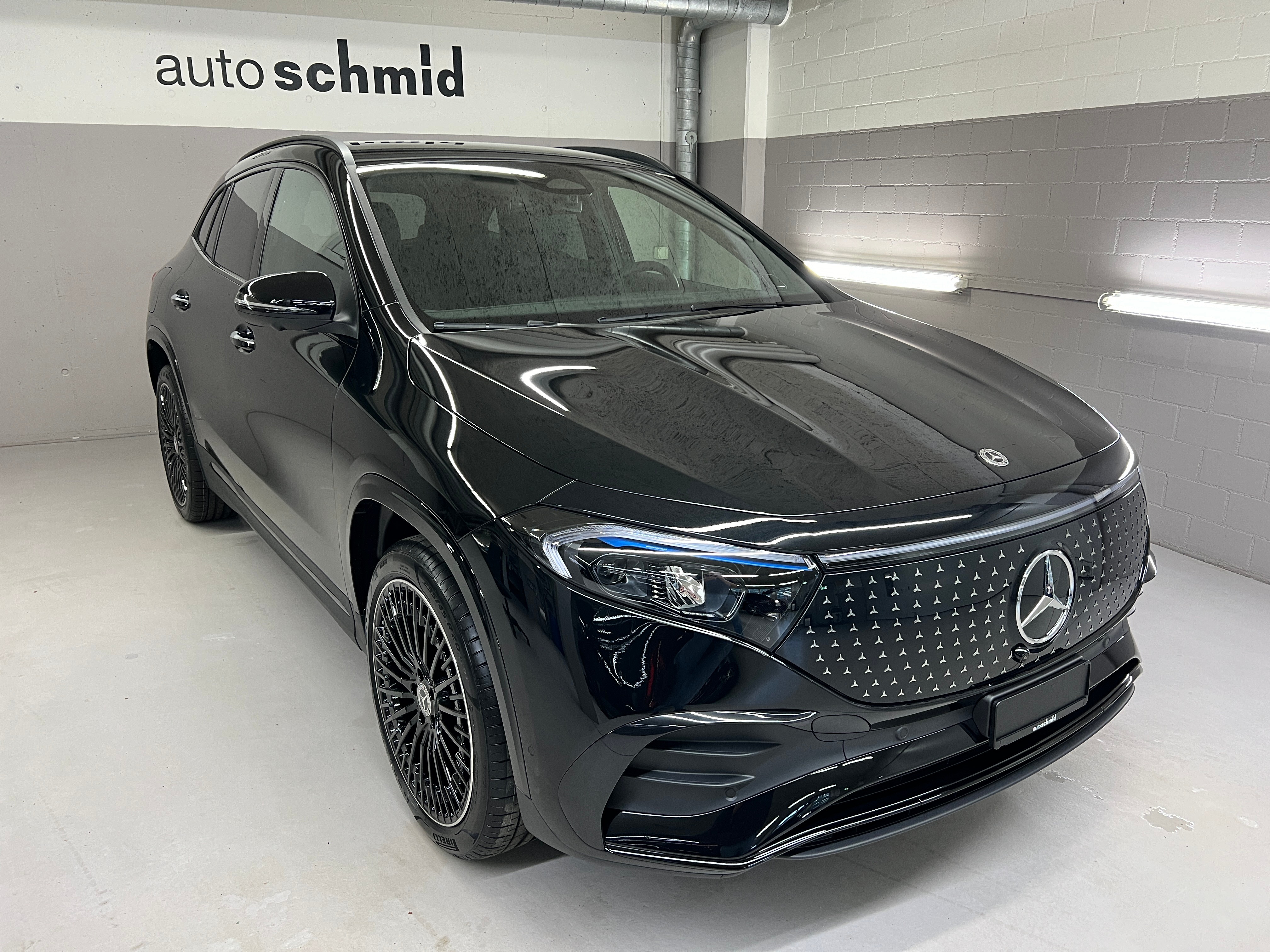 MERCEDES-BENZ EQA 300 66,5kWh 4Matic Swiss Star