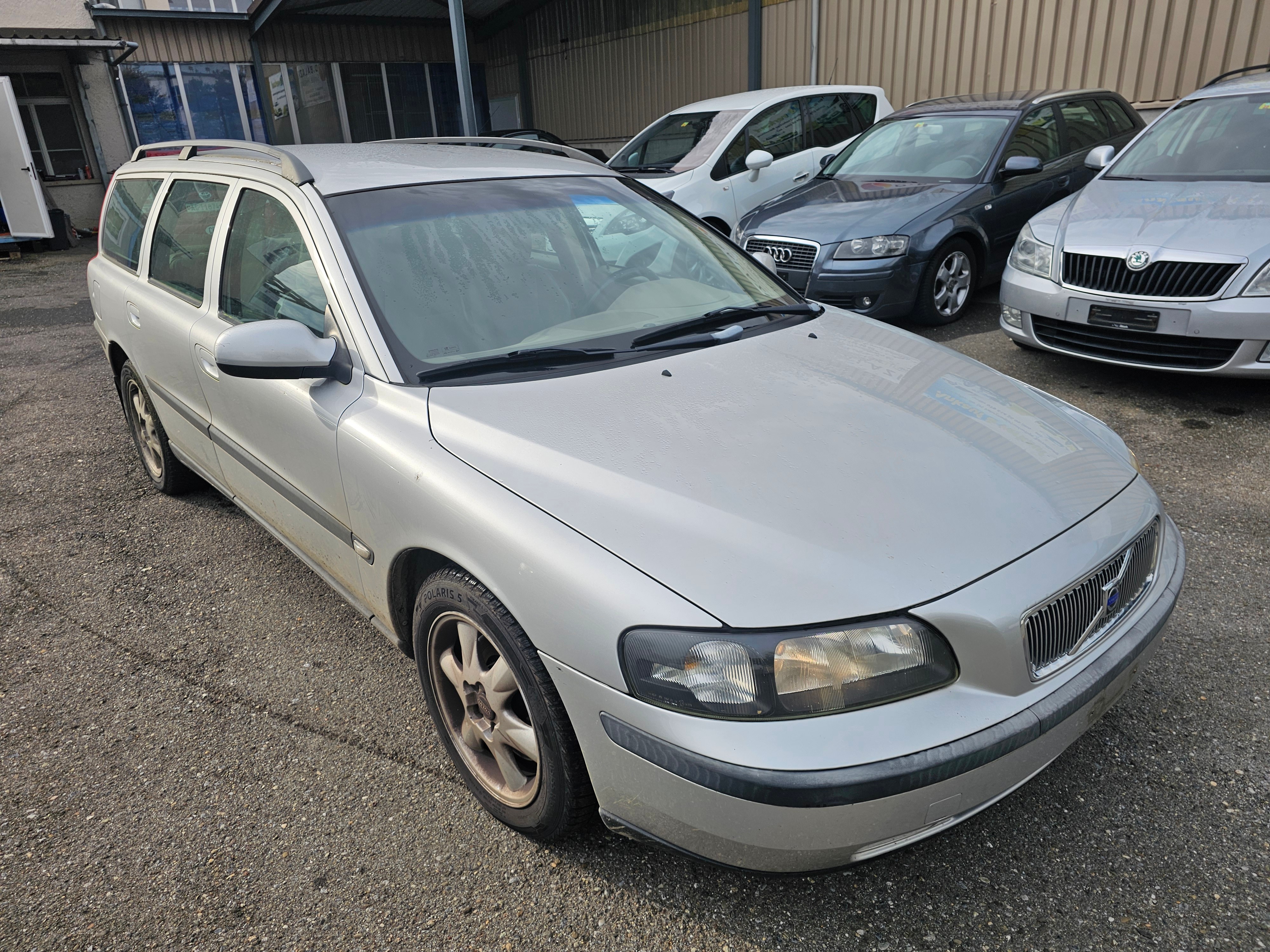 VOLVO V70 D5