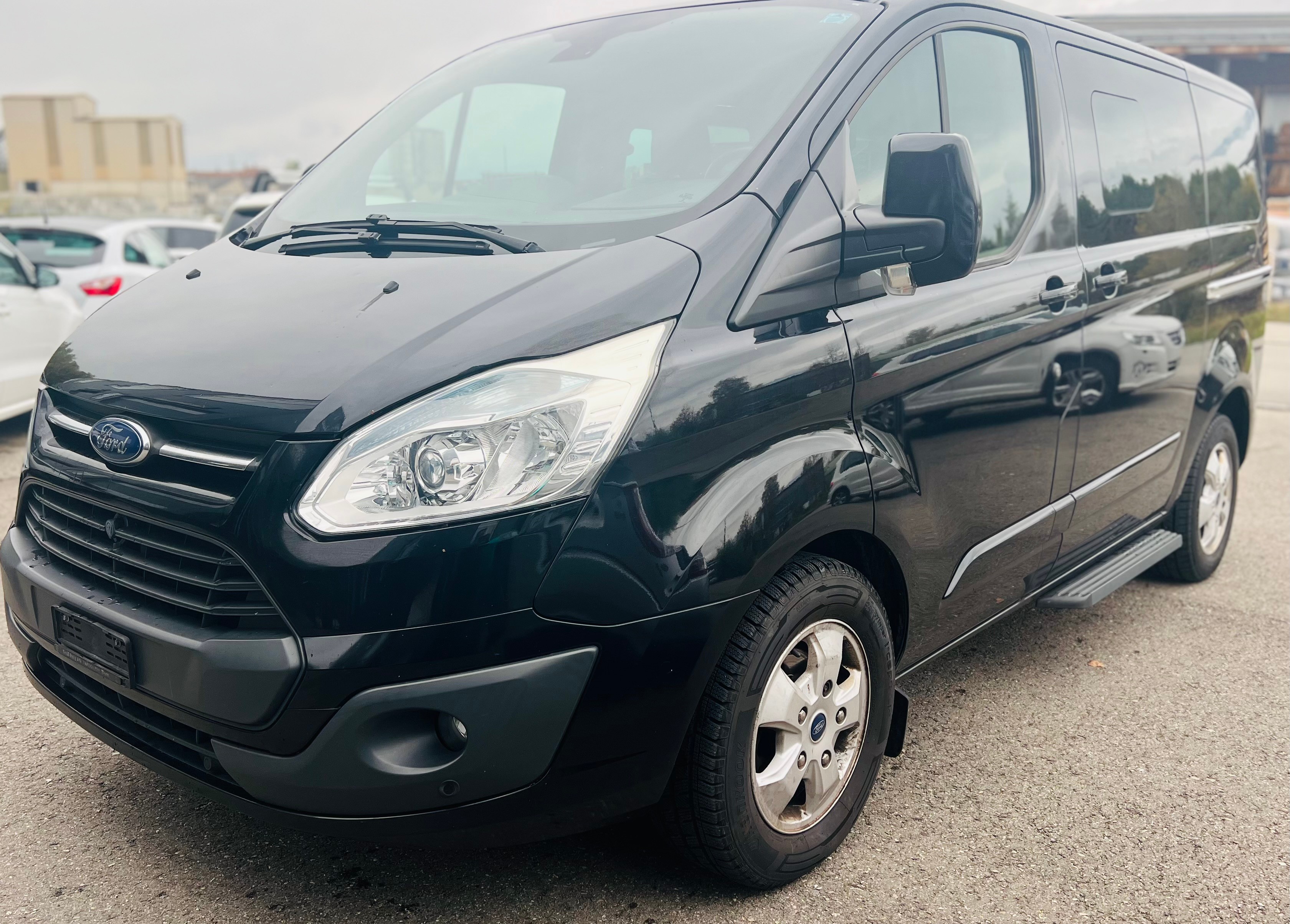 FORD Tourneo Custom 300 L1H1 Titanium