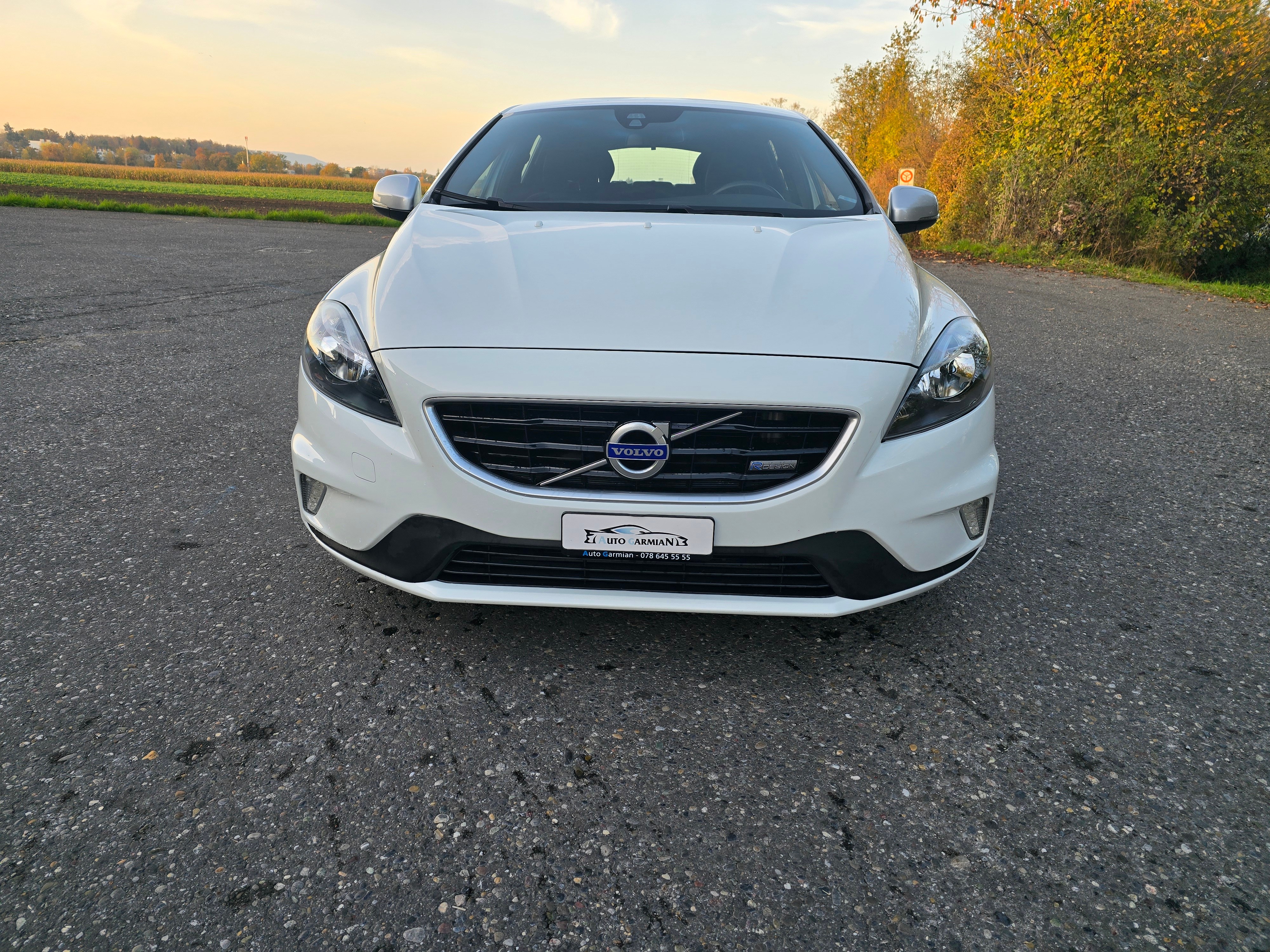 VOLVO V40 D2 Momentum R-Design