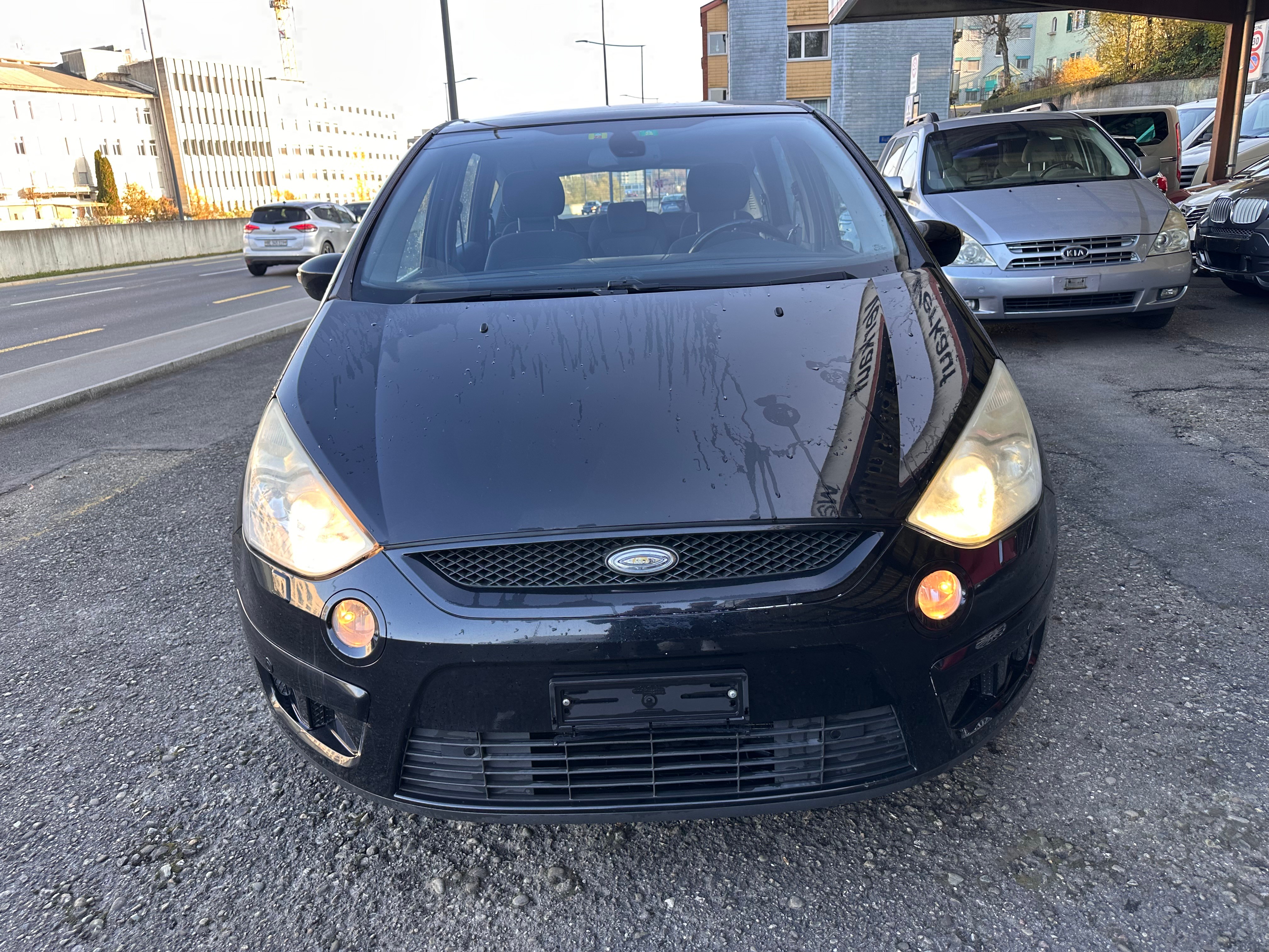 FORD S-Max 2.0i Titanium