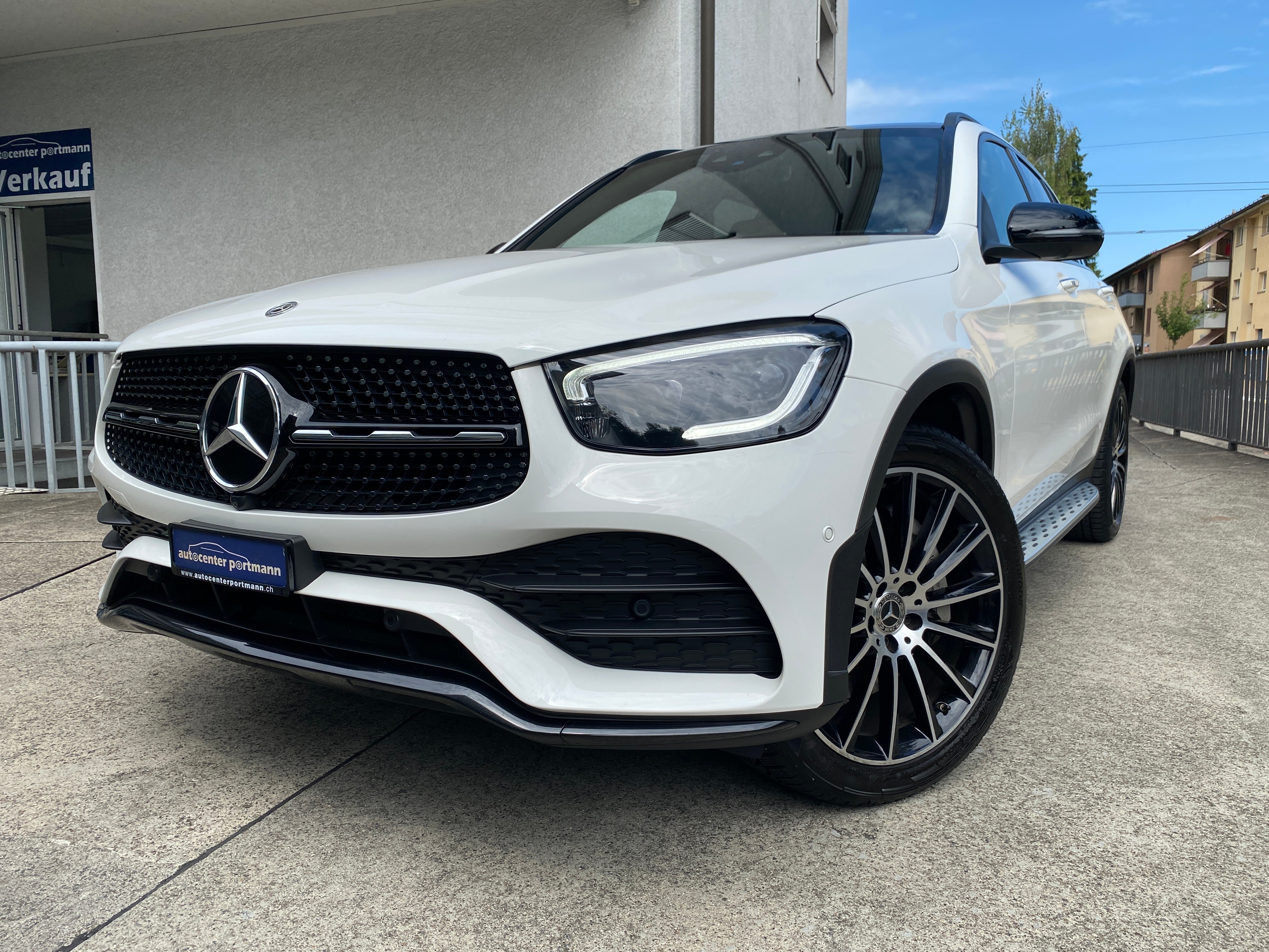 MERCEDES-BENZ GLC 200 AMG Line 4Matic 9G-Tronic