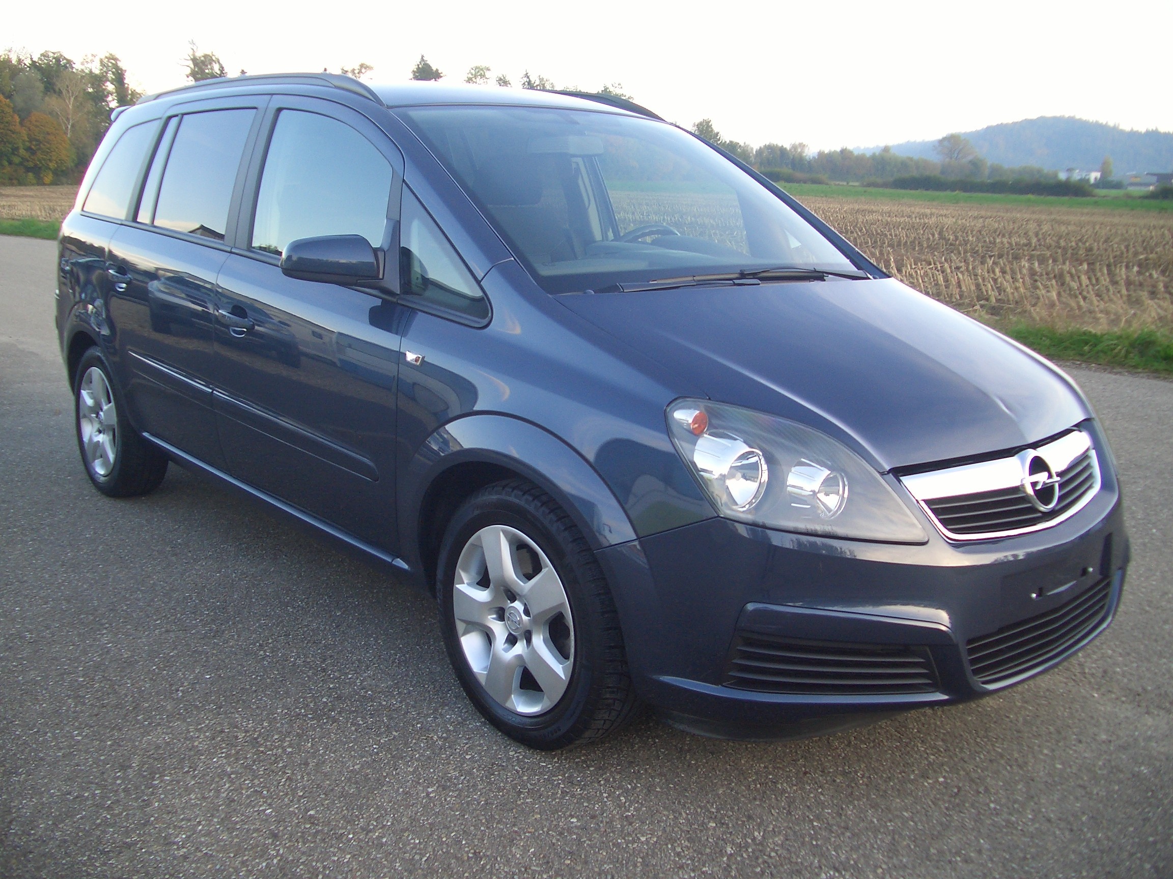 OPEL Zafira 2.2i 16V Essentia