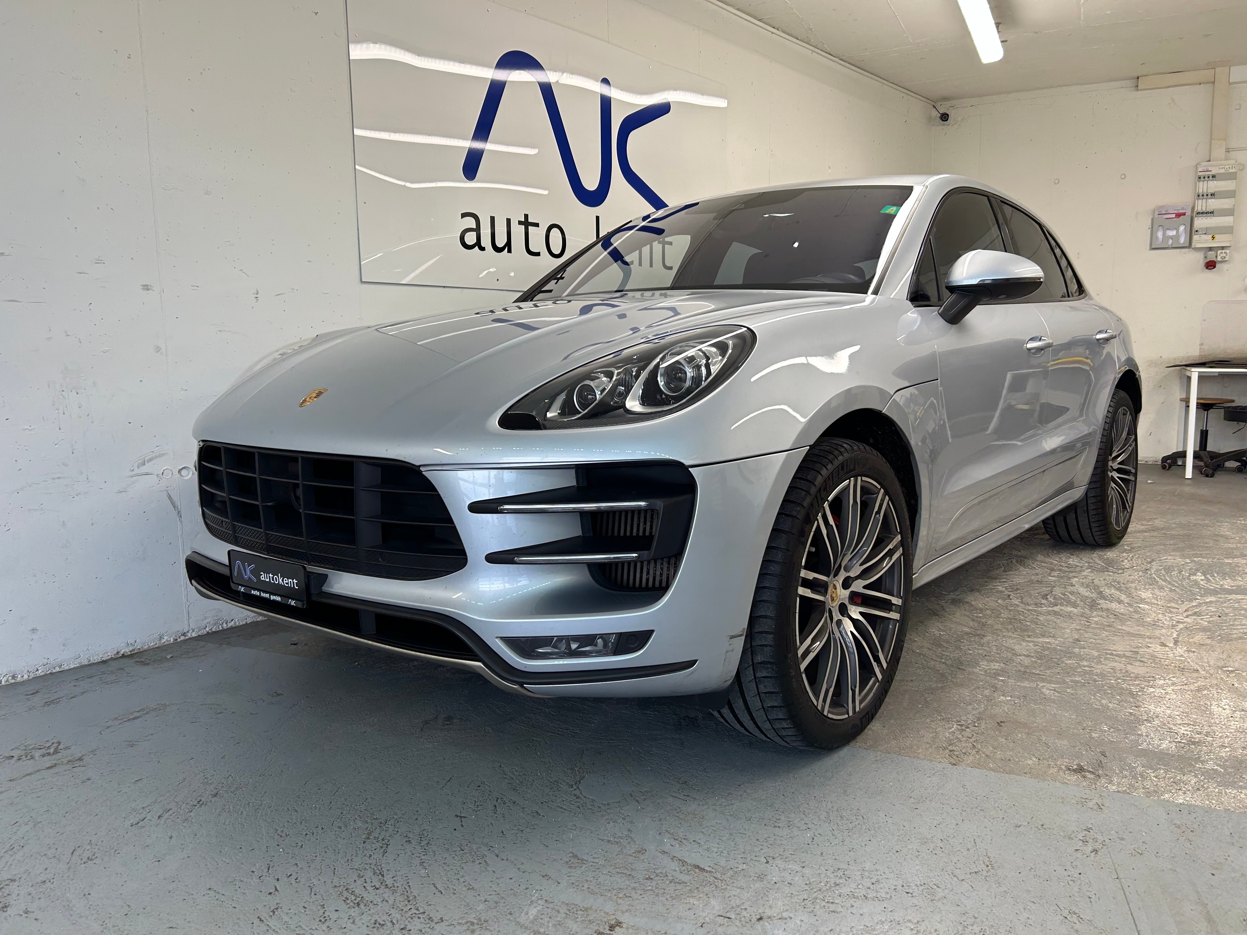 PORSCHE Macan Turbo PDK