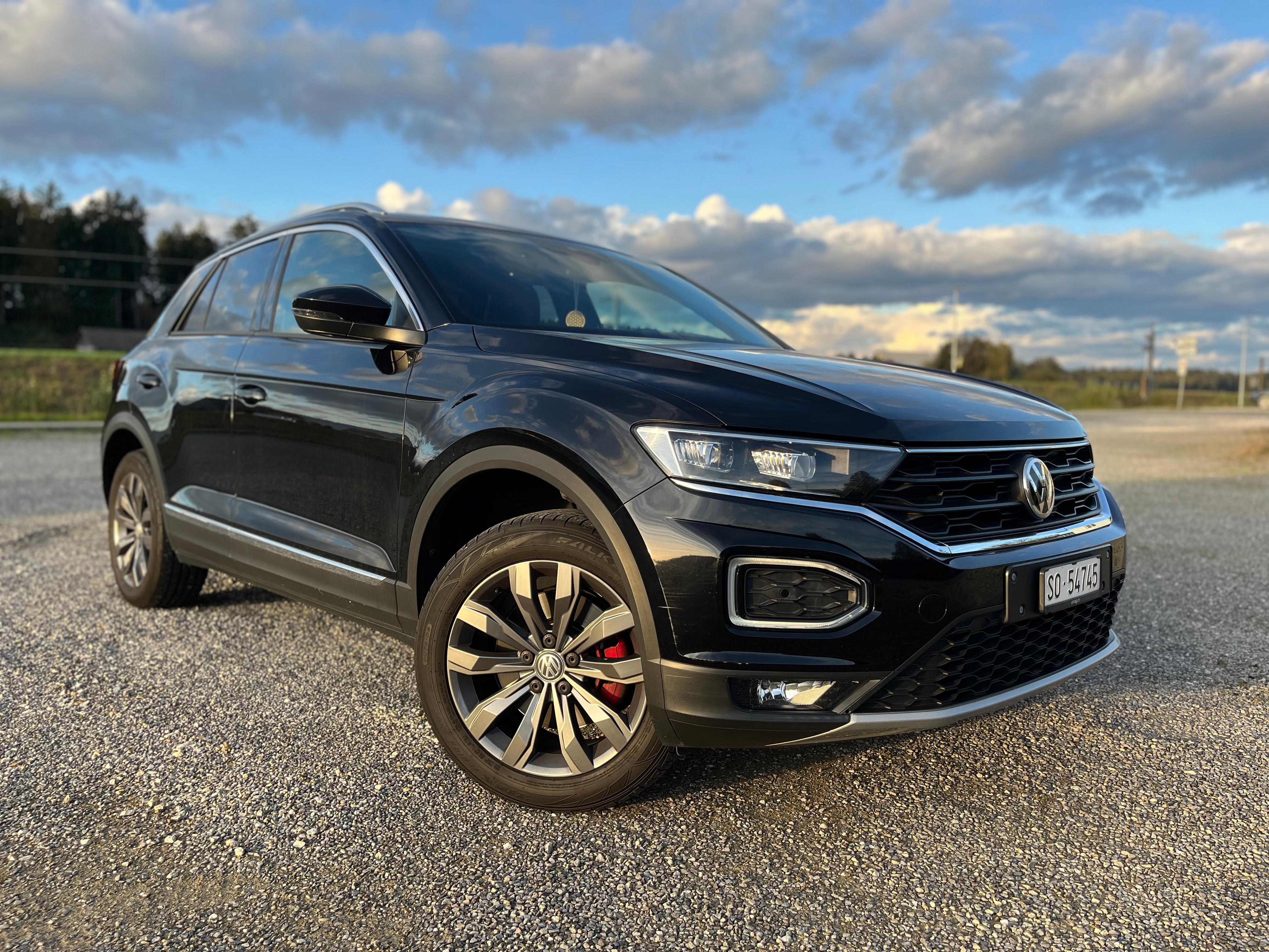 VW T-Roc 2.0 TSI Sport DSG 4Motion mit Panoramadach und Beats Soundsystem - 8fach bereift mit neuen Winterpneus