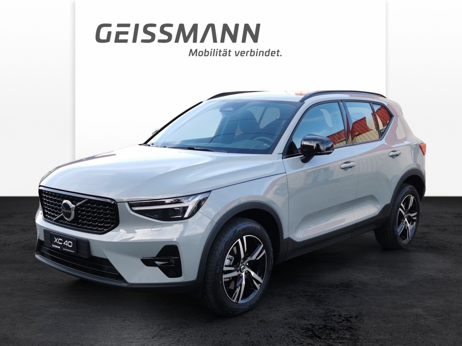 VOLVO XC40 2.0 B3 MH Plus Dark