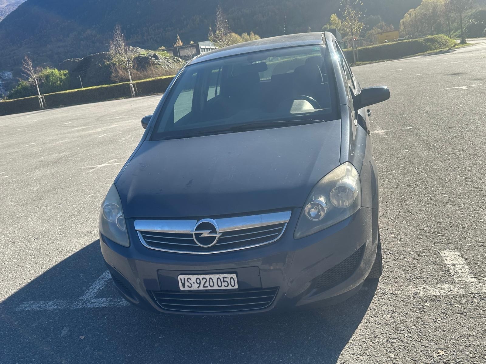 OPEL Zafira 1.8i 16V Cosmo