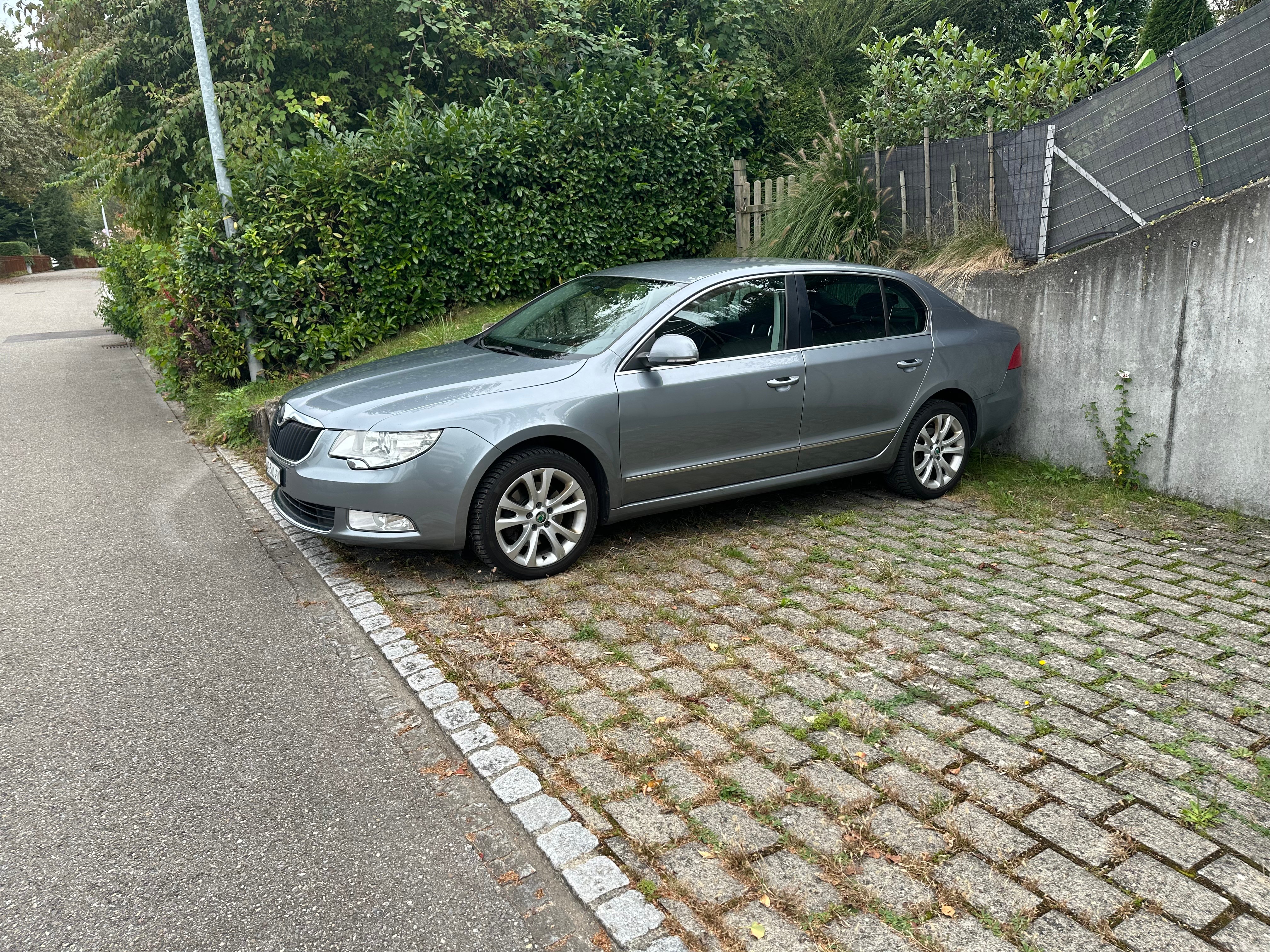 SKODA Superb 2.0 TDi Elegance MFK Neu