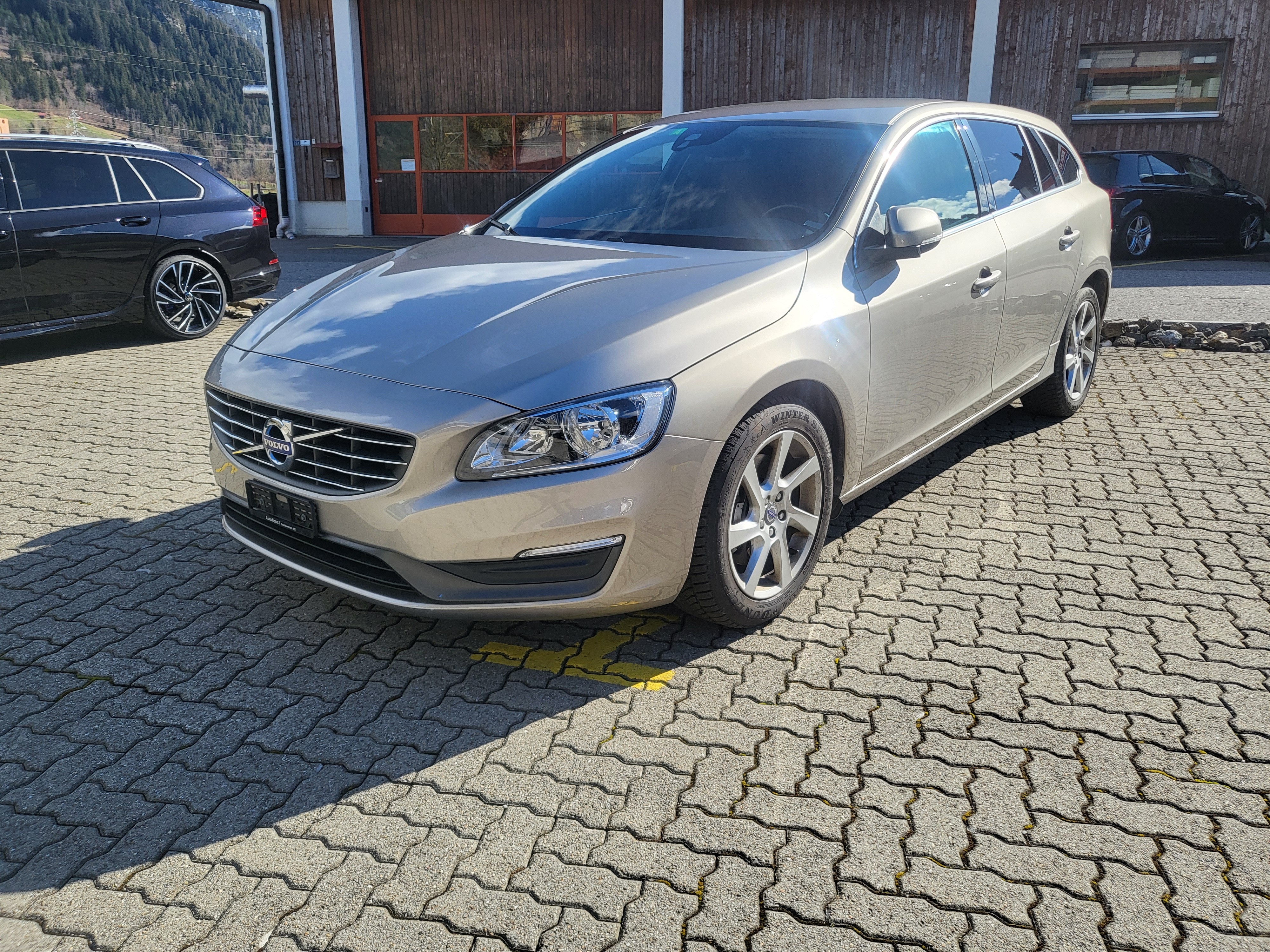 VOLVO V60 D5 AWD Momentum Geartronic