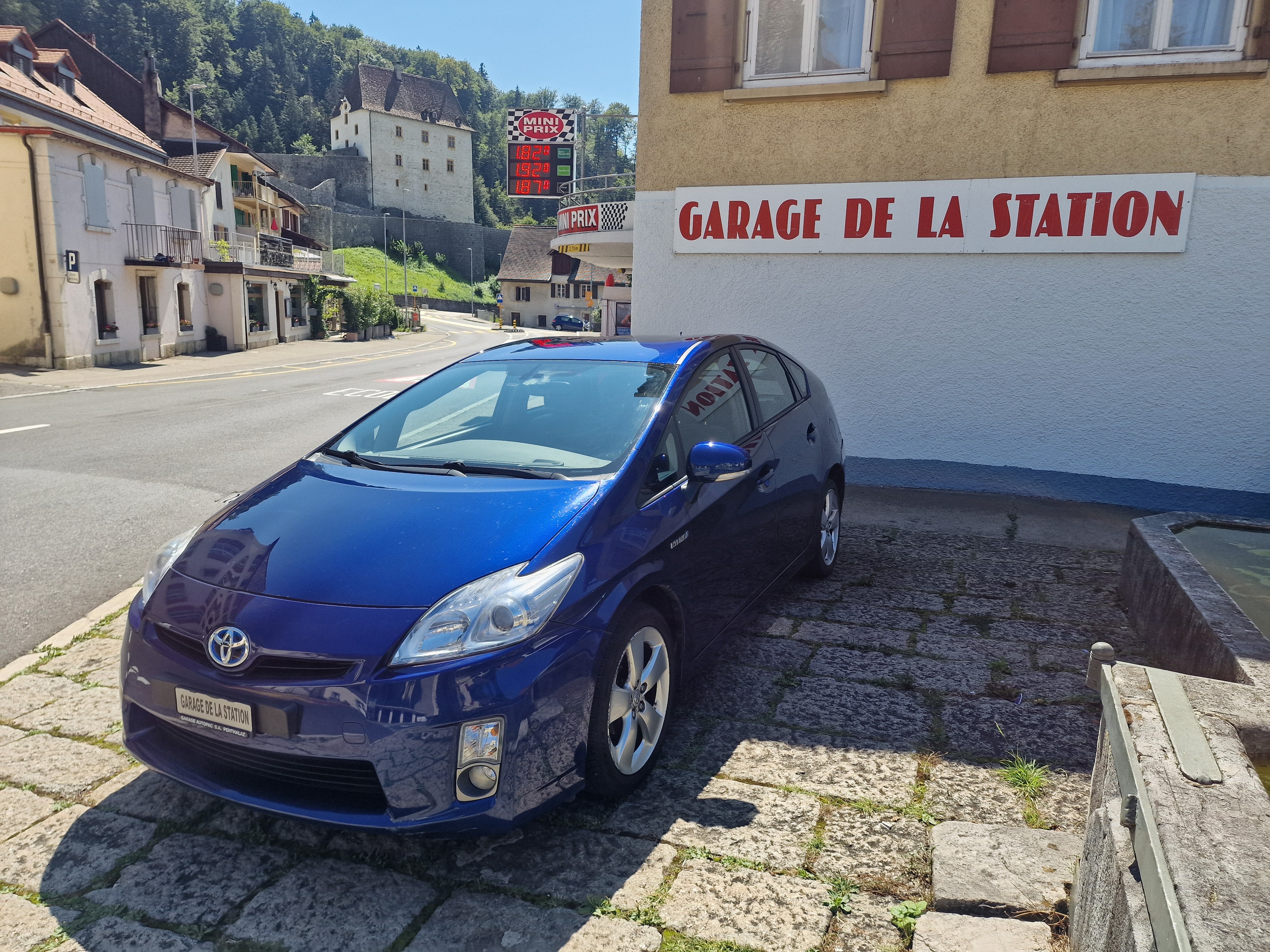 TOYOTA Prius 1.8 16V HSD Sol