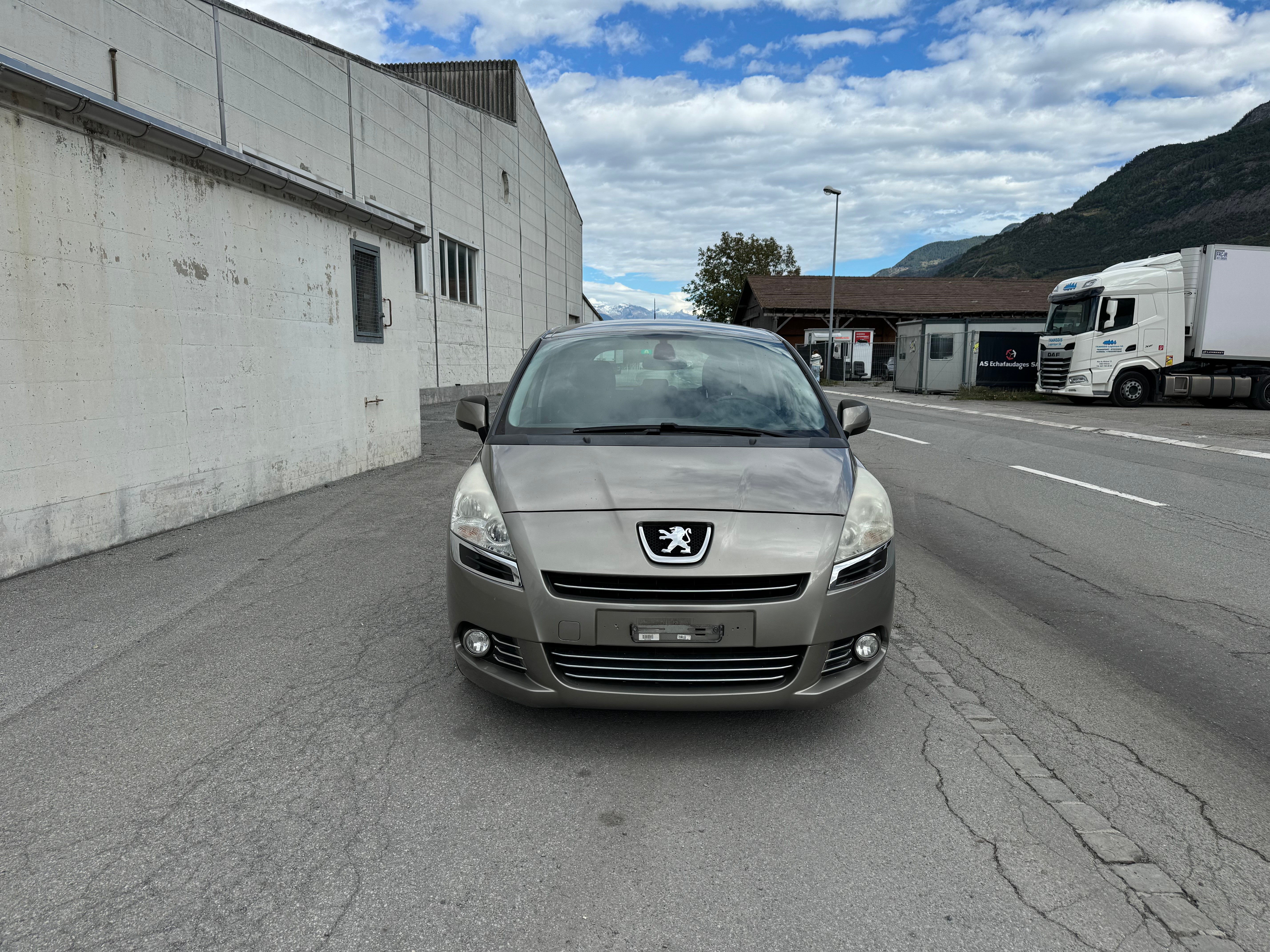 PEUGEOT 5008 1.6 HDI Business