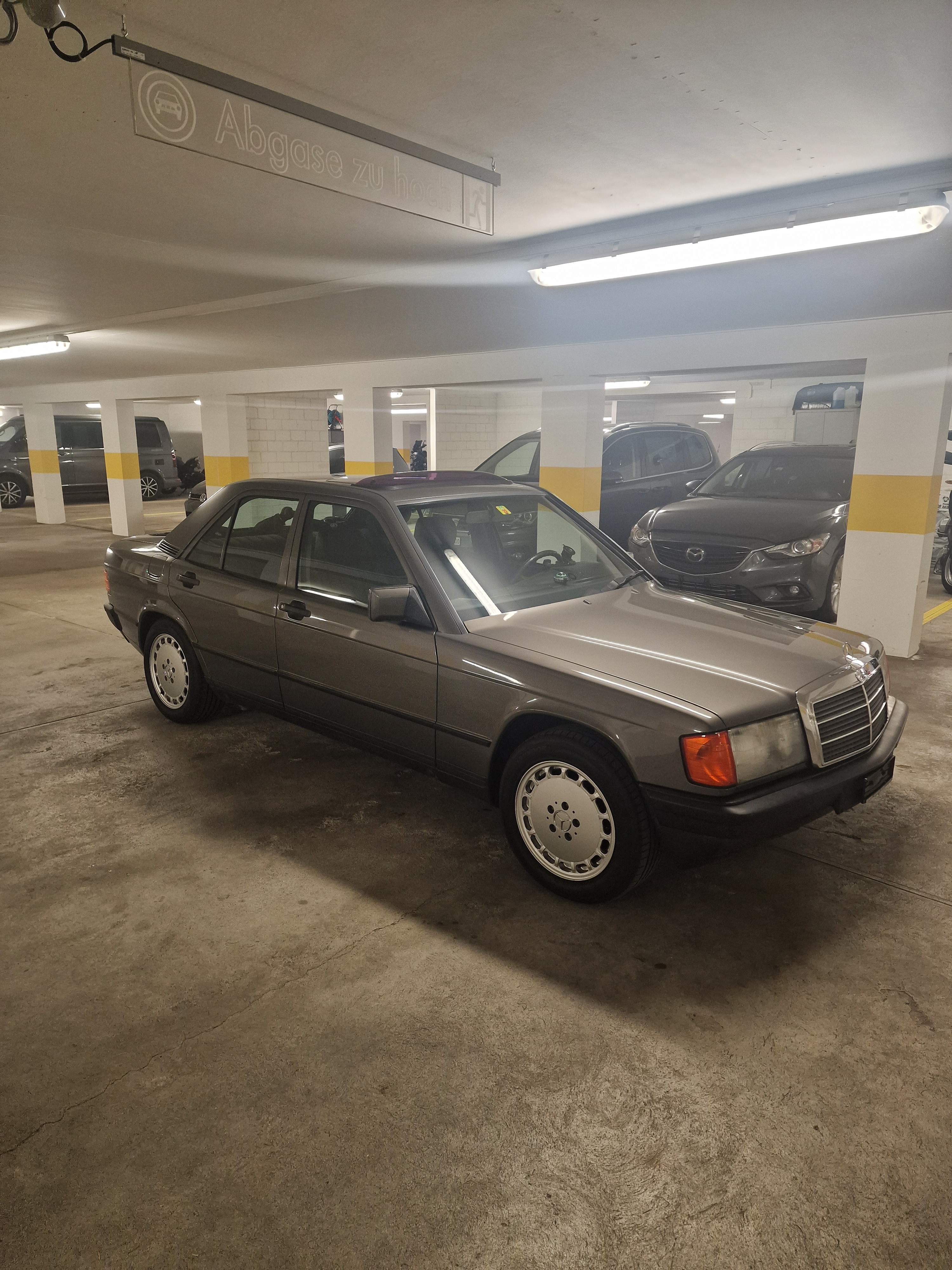 MERCEDES-BENZ 190 E 2.3