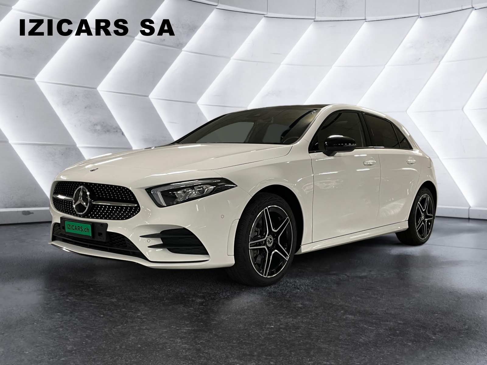 MERCEDES-BENZ A 250e AMG Line 8G-DCT / Toit ouvrant panoramique / Pack Préimium Plus inclus led 64 couleurs / Pack sport Black