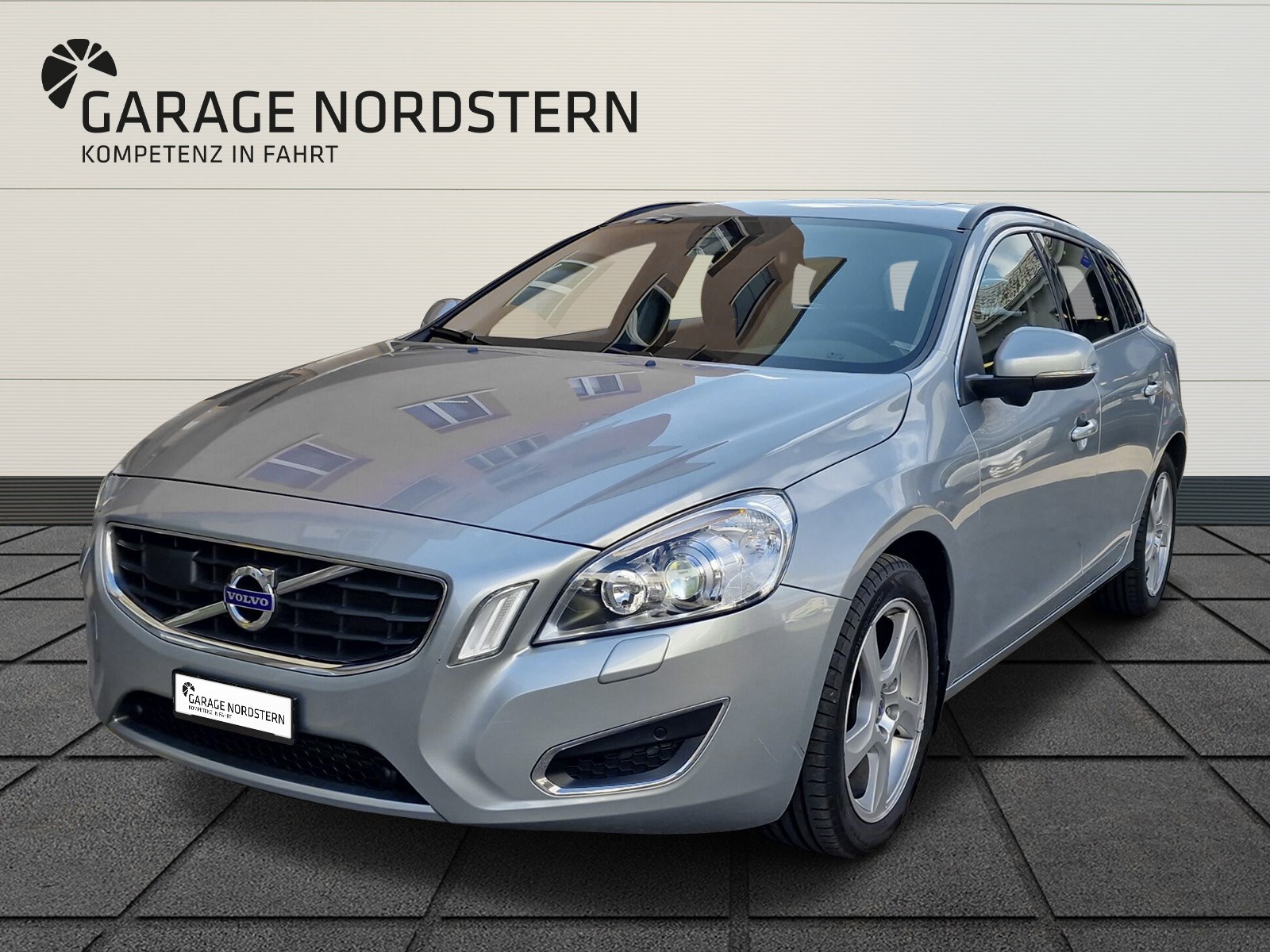 VOLVO V60 1.6 T4 Summum