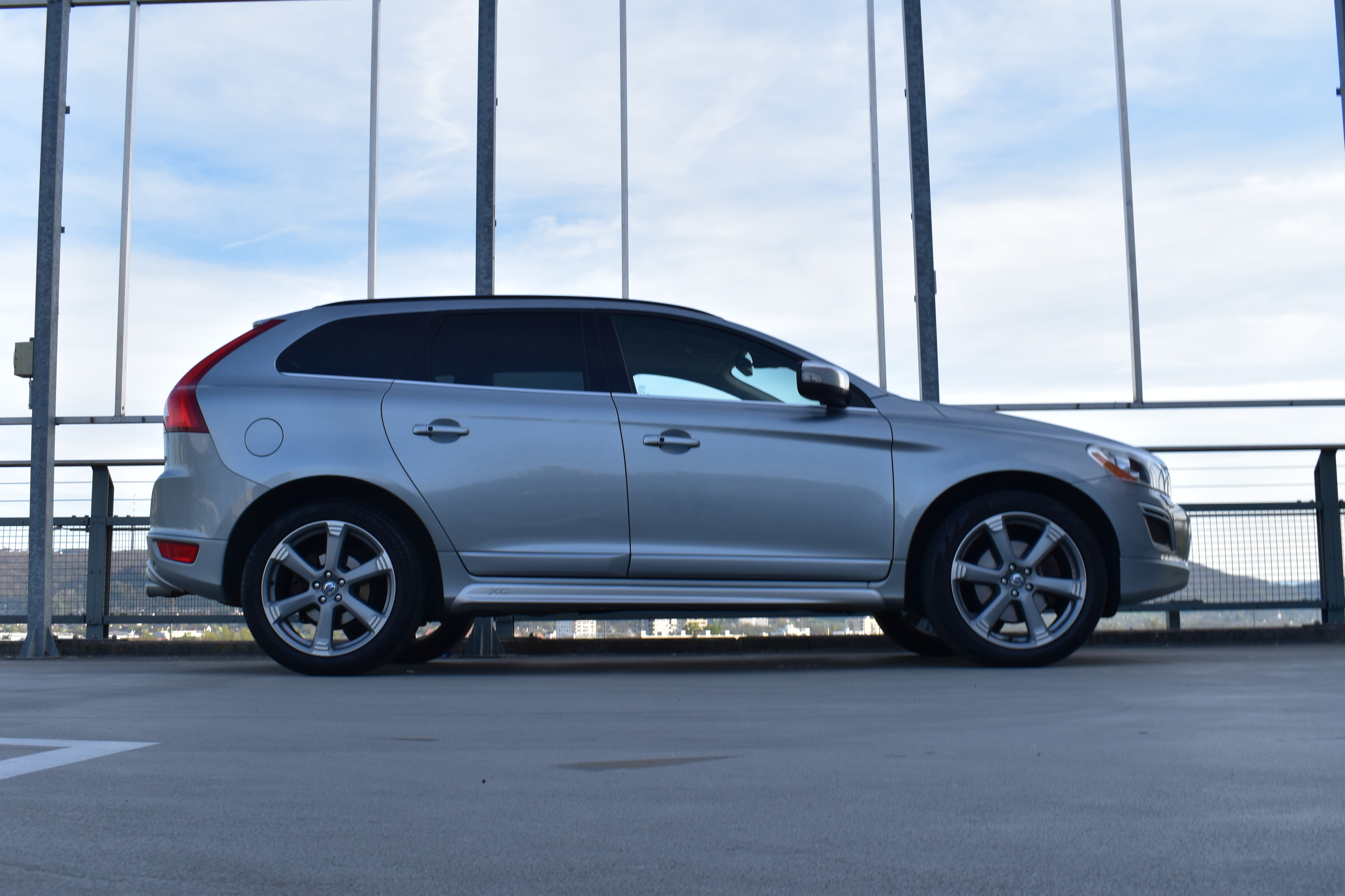 VOLVO XC60 D5 AWD R-DESIGN GEARTRONIC l 215 PS