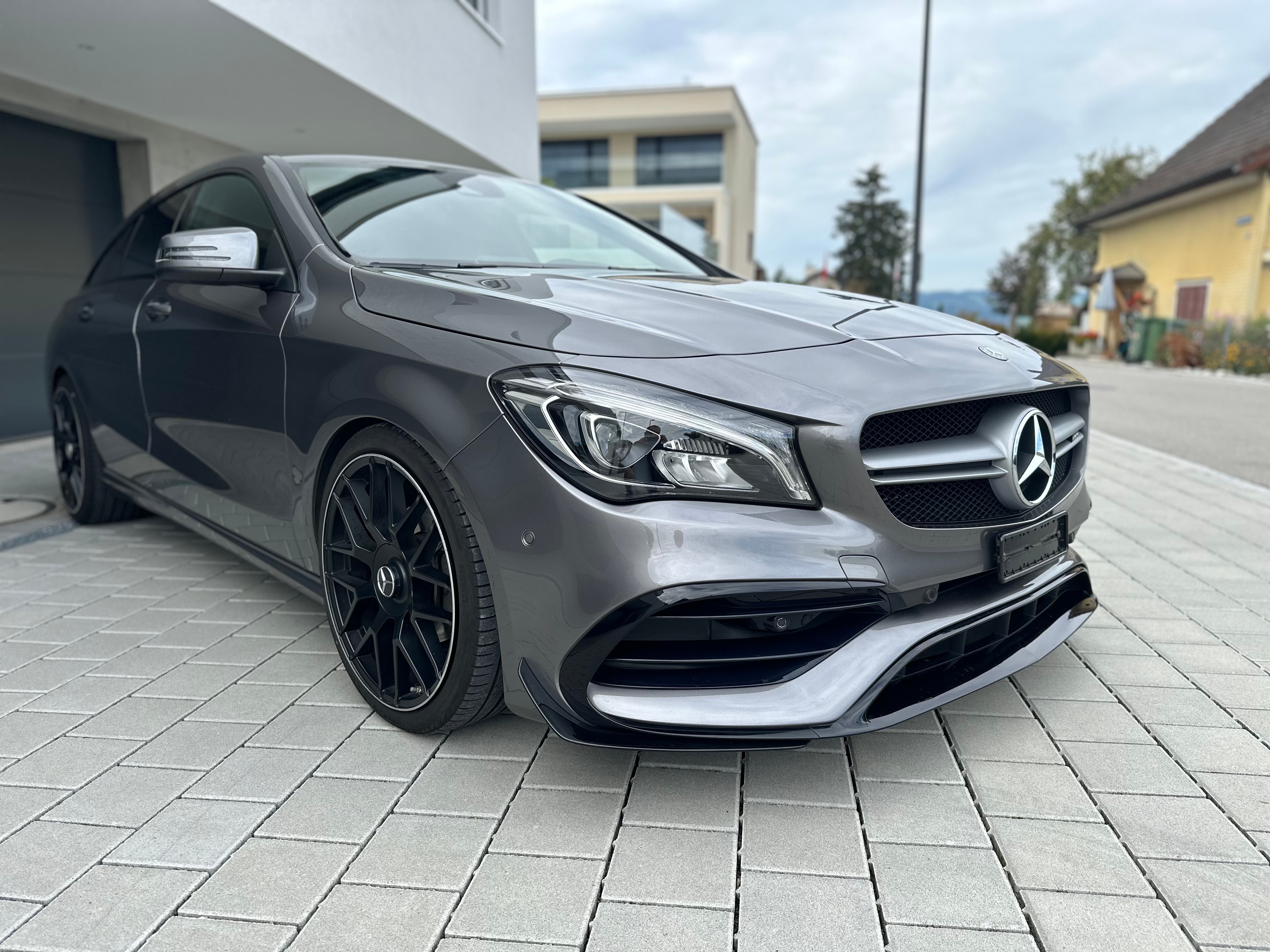 MERCEDES-BENZ CLA Shooting Brake 220 AMG Line 4Matic 7G-DCT