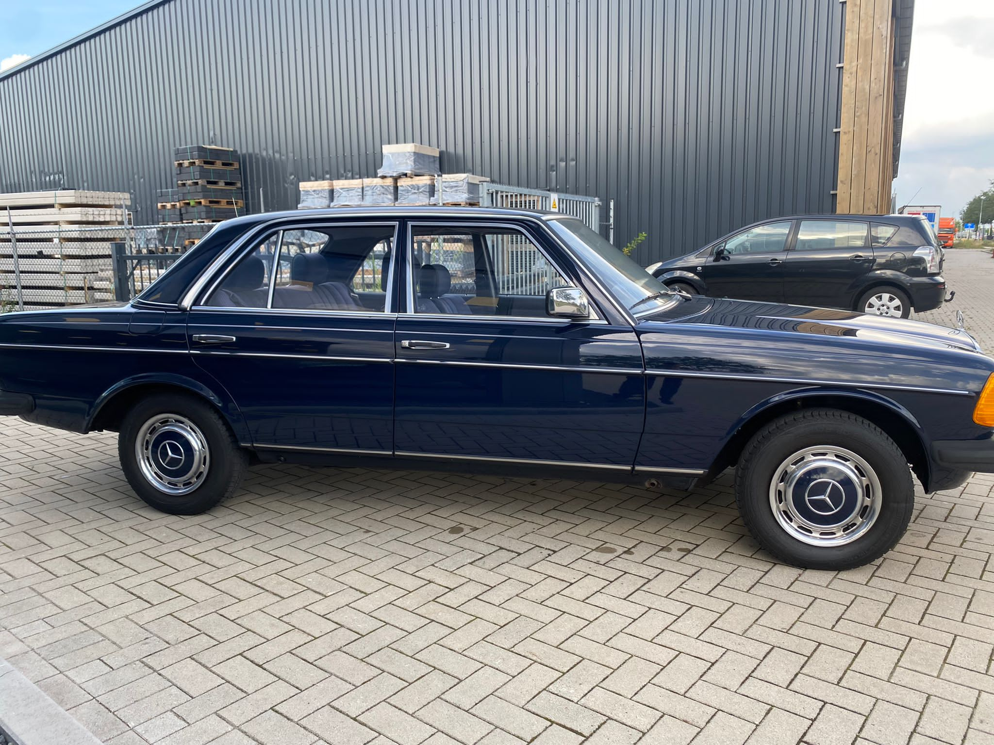 MERCEDES-BENZ 200