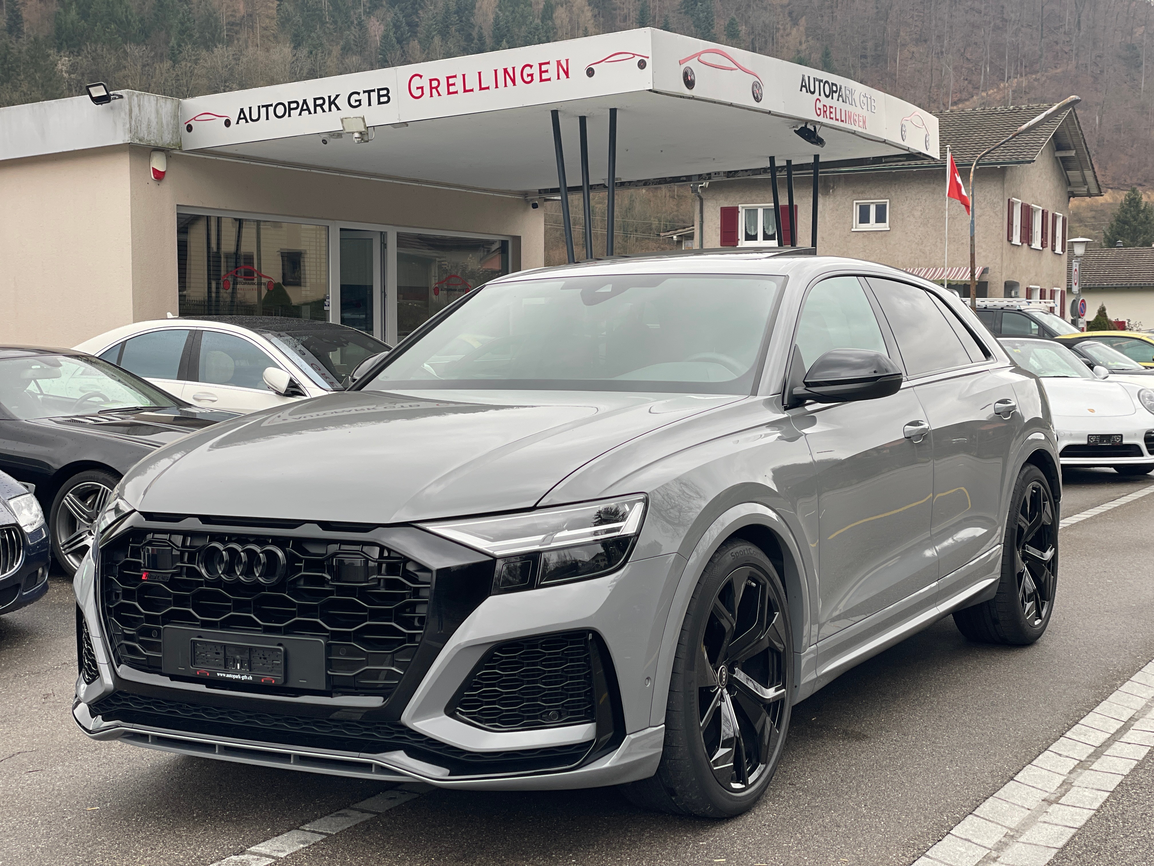 AUDI RSQ8 quattro tiptronic