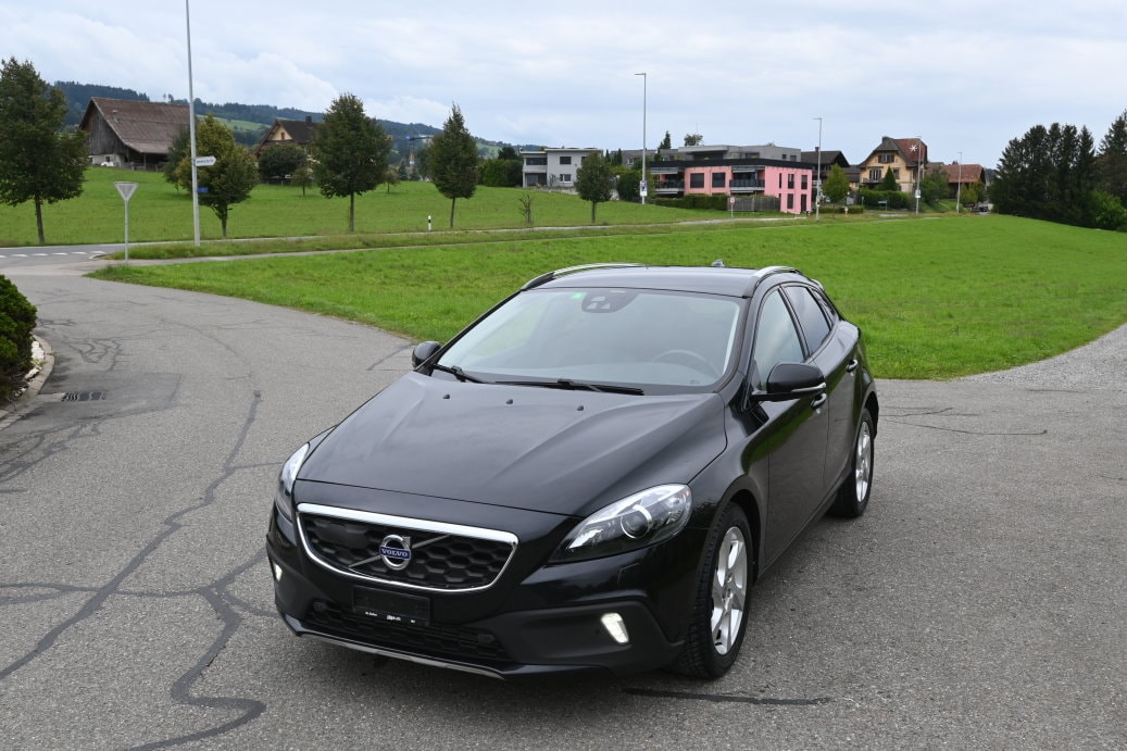 VOLVO V40 Cross Country D4 Summum