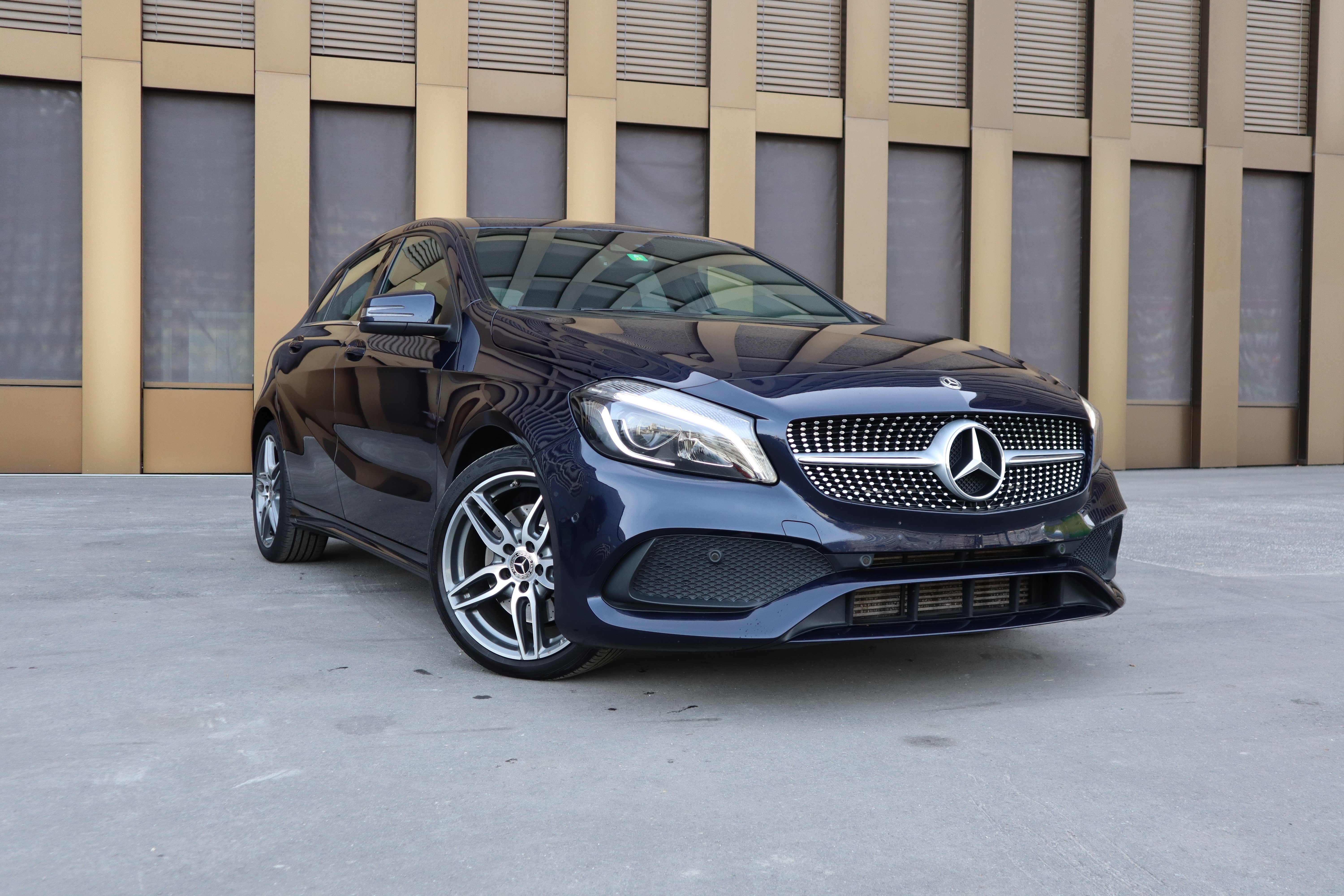 MERCEDES-BENZ A 220 AMG Line 4Matic 7G-DCT