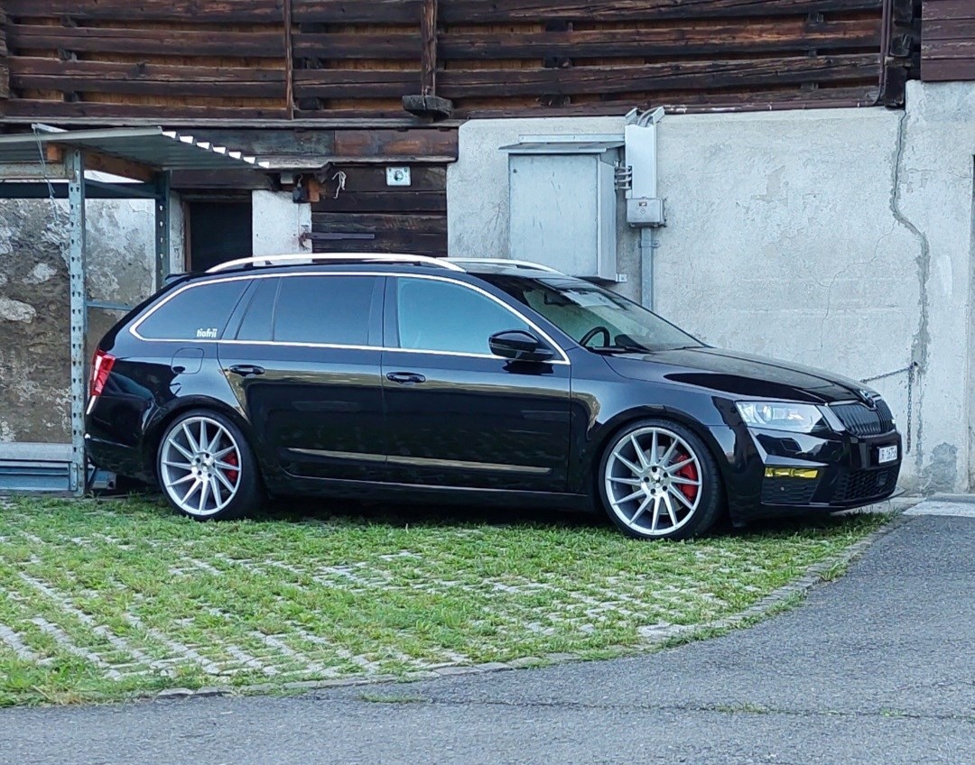 SKODA Octavia Combi 2.0 TSI RS DSG