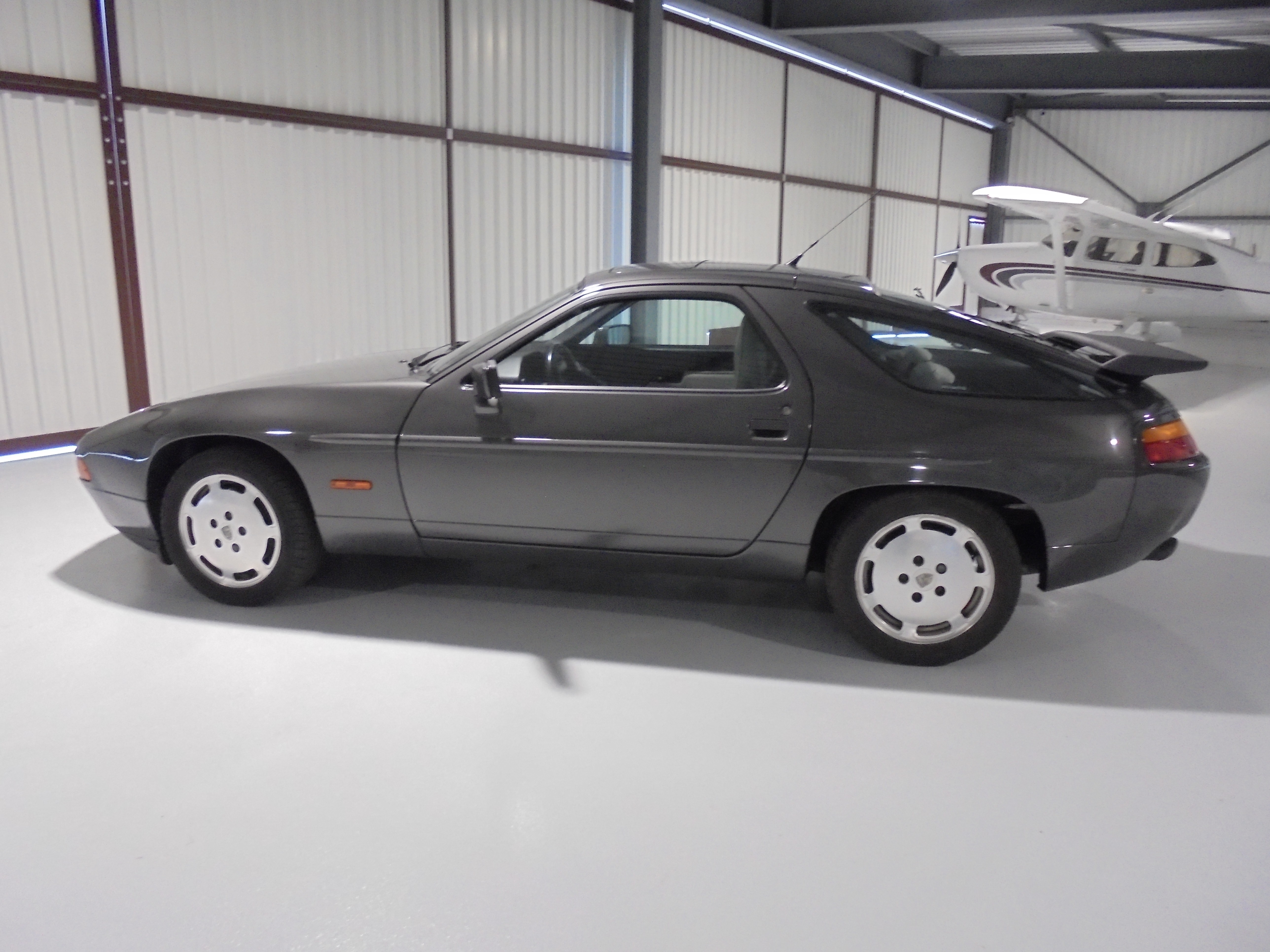 PORSCHE 928 S4