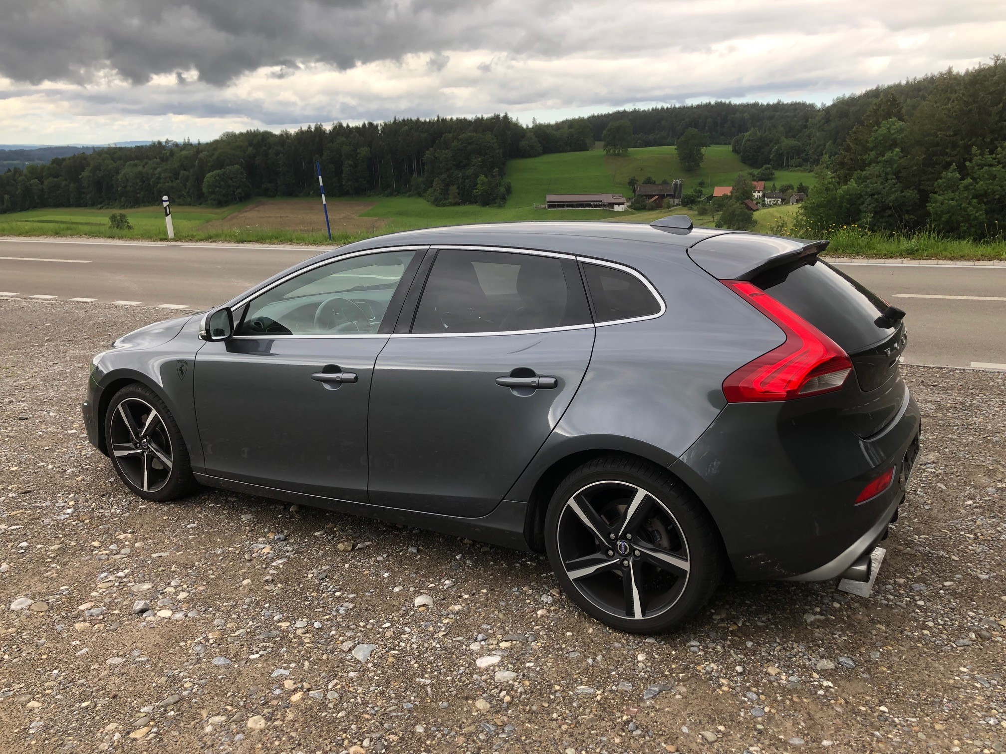 VOLVO V40 T4 R-Design