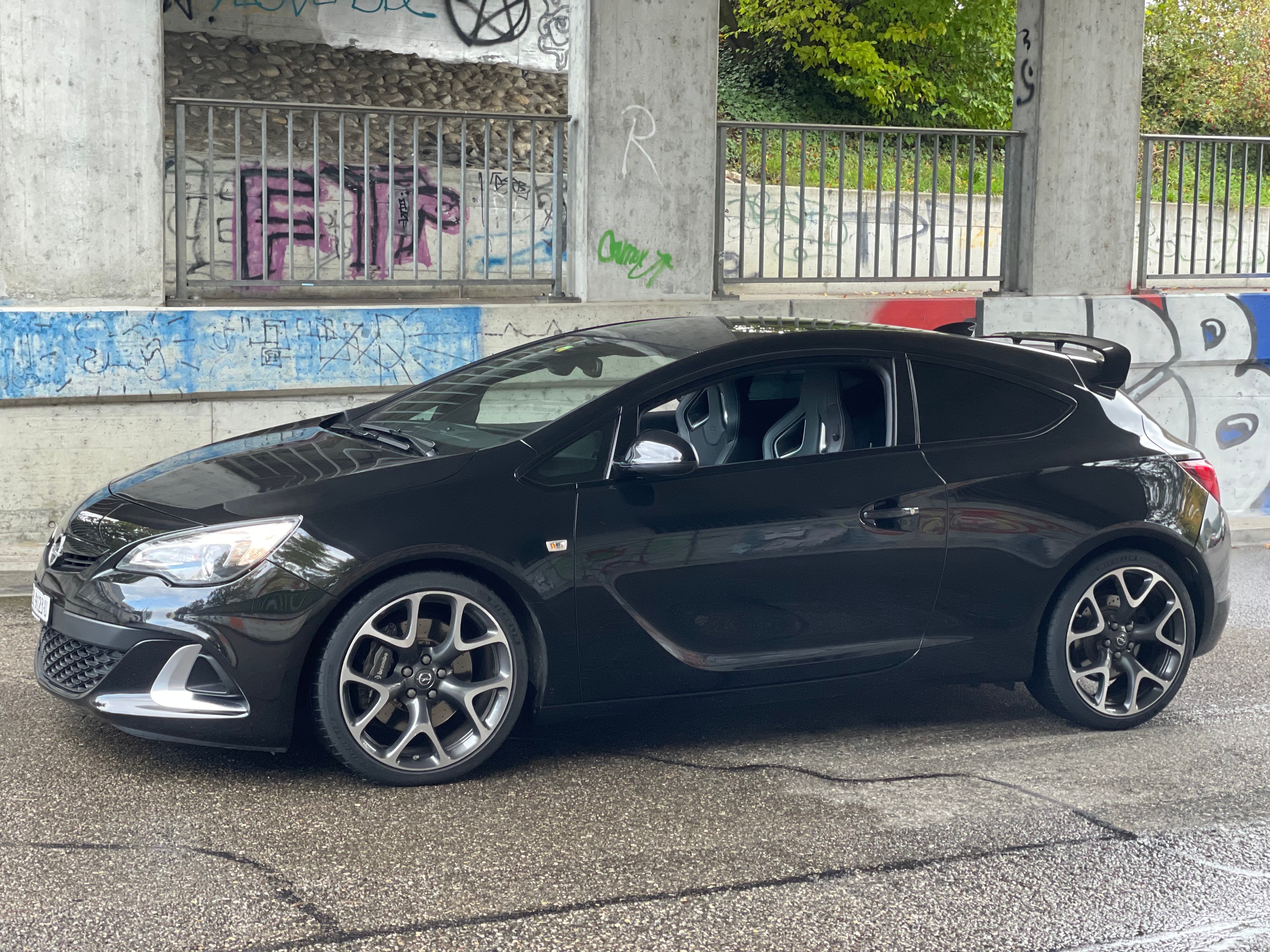 OPEL Astra GTC 2.0i 16V Turbo OPC