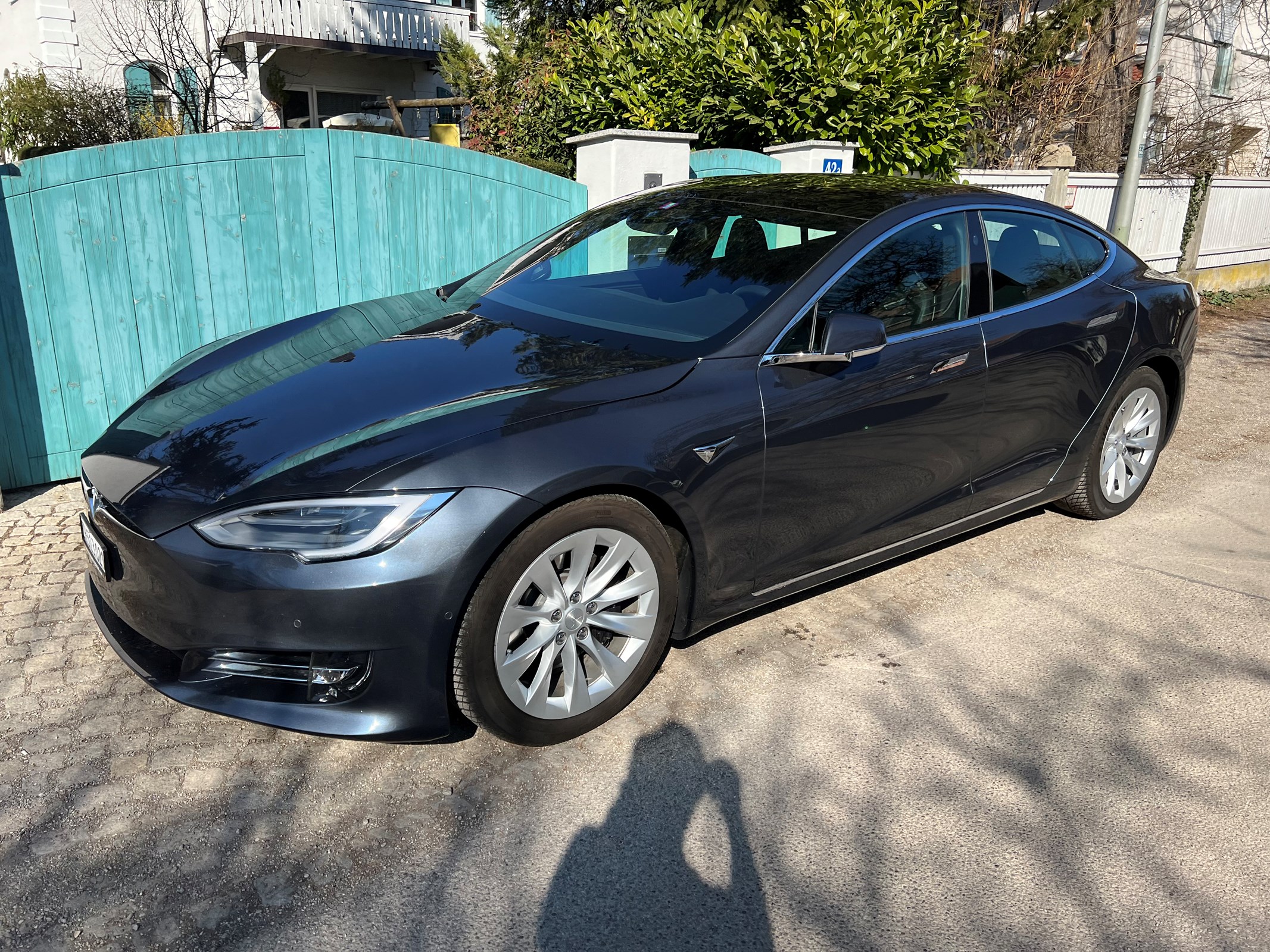 TESLA Model S 75 D