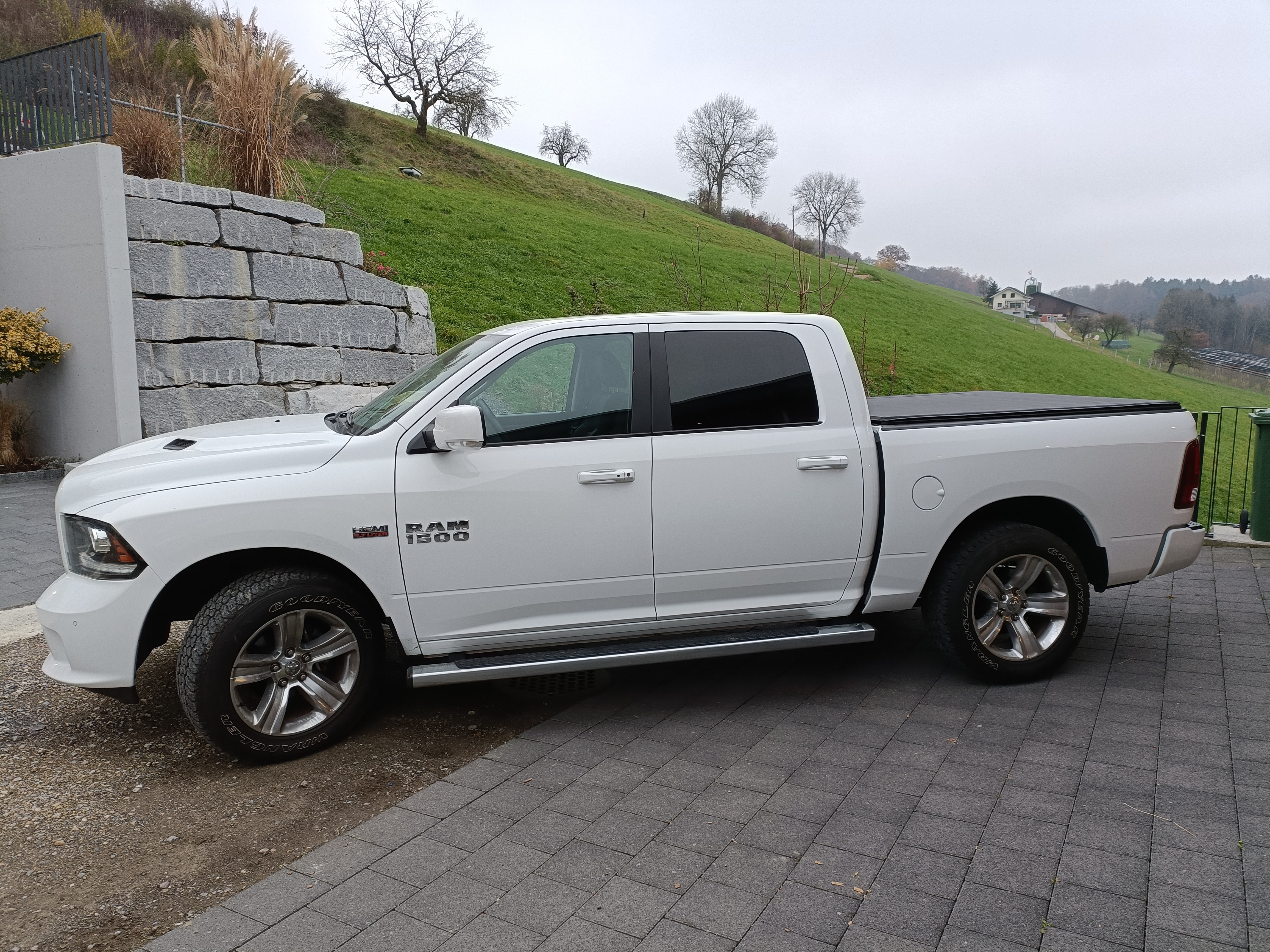 DODGE CrewCap Sport 1500