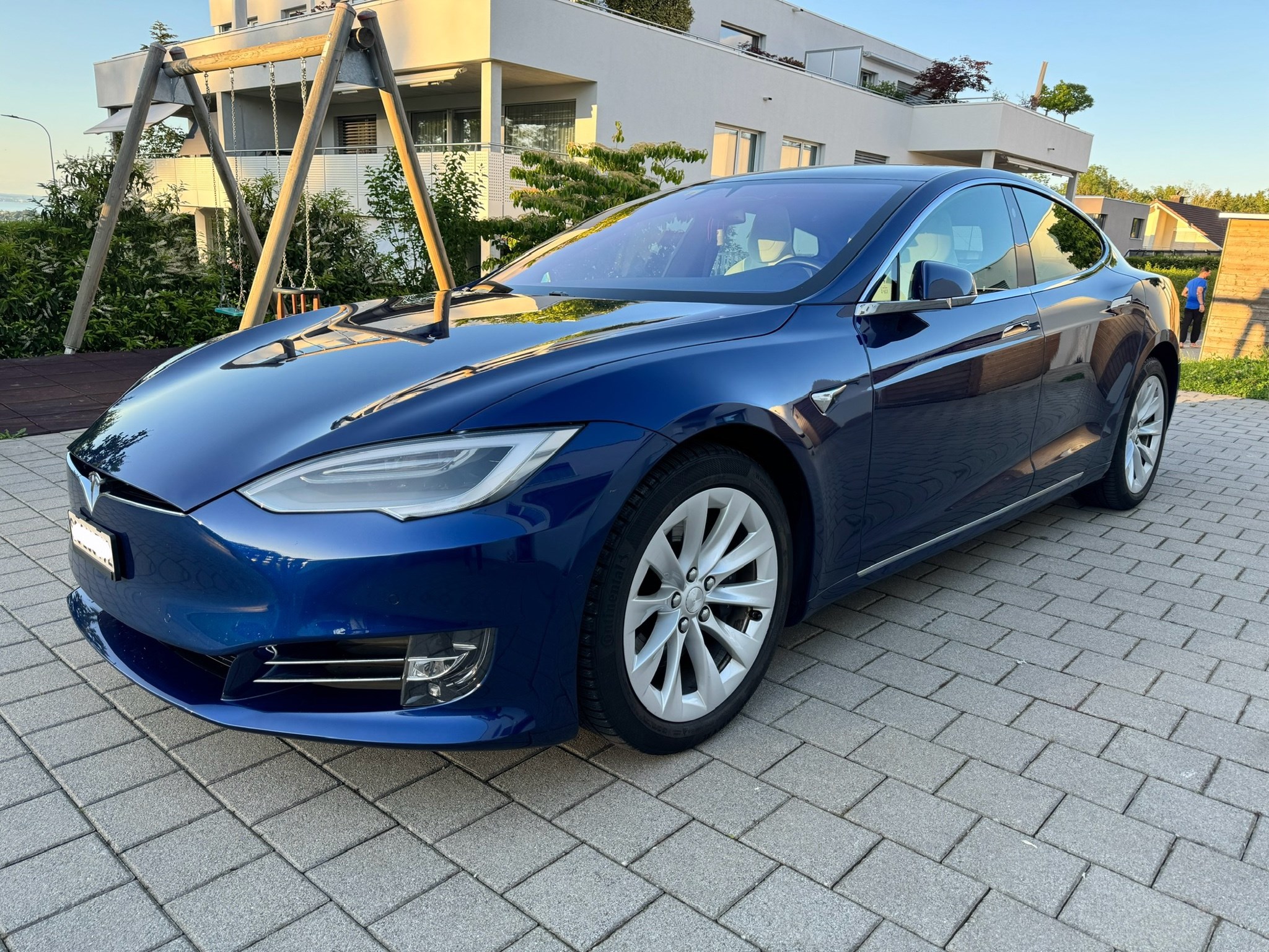 TESLA Model S 75 D