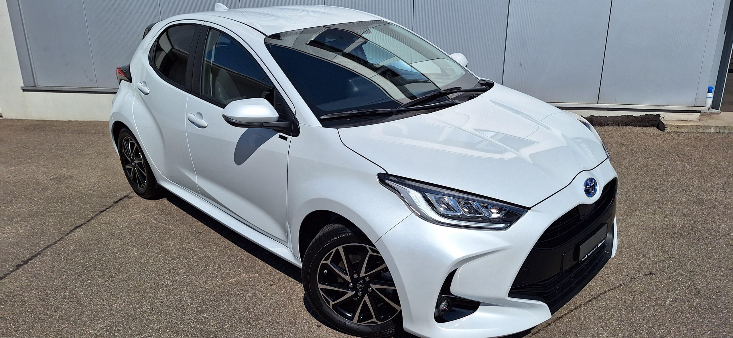 TOYOTA Yaris 1.5 VVT-i HSD Trend