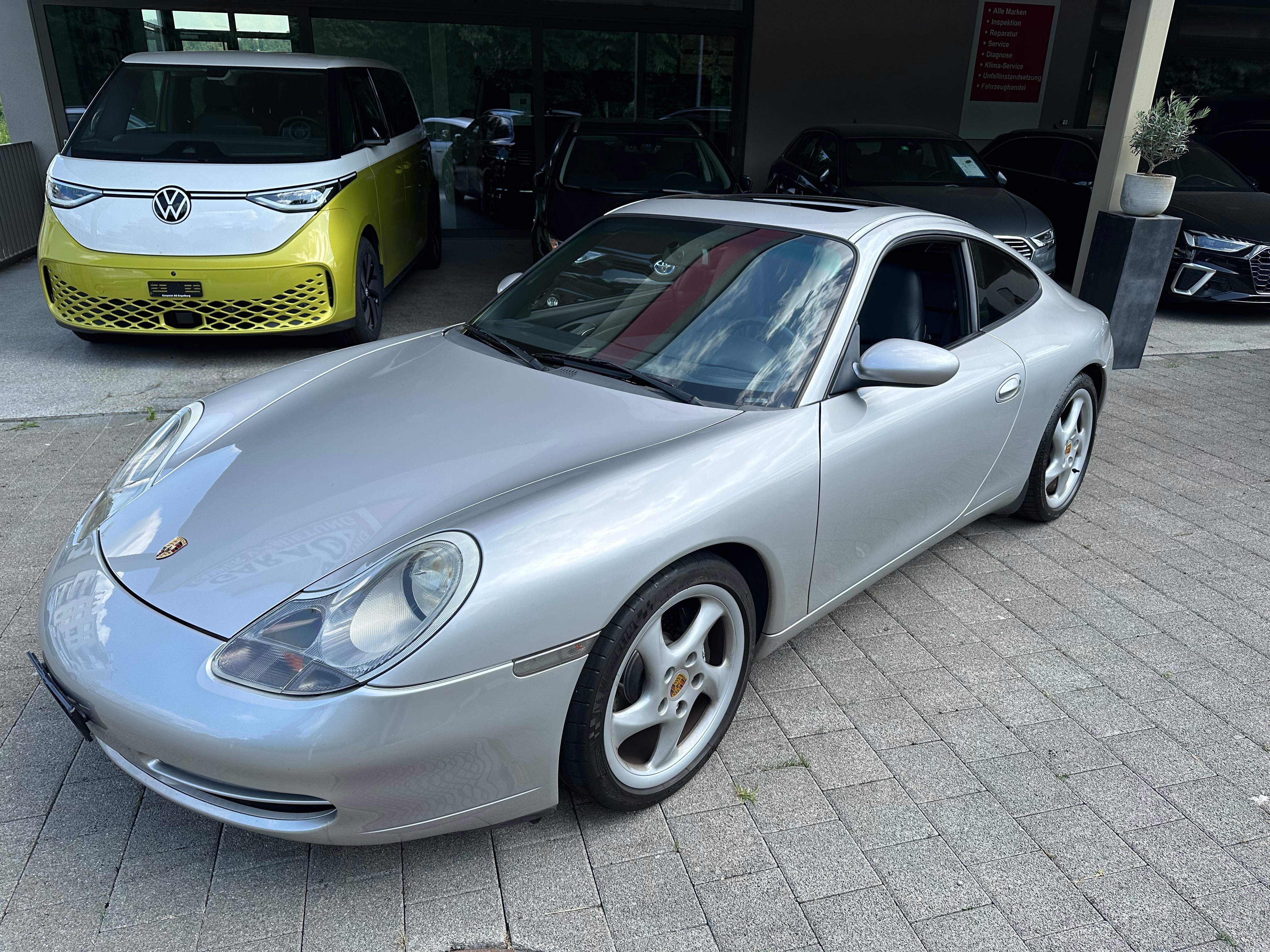 PORSCHE 911 Carrera