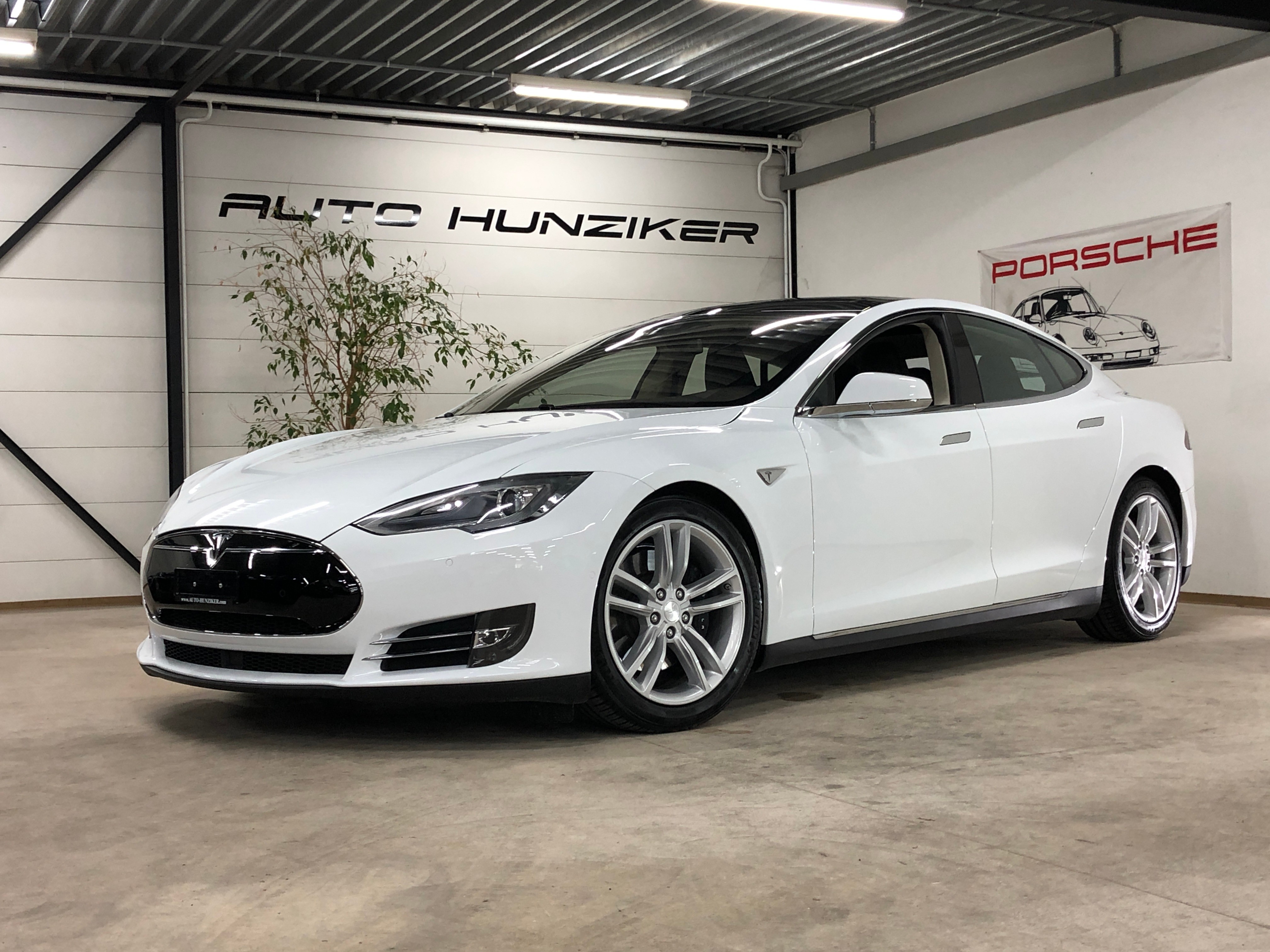 TESLA Model S 85 D 525 PS Allrad / Autopilot